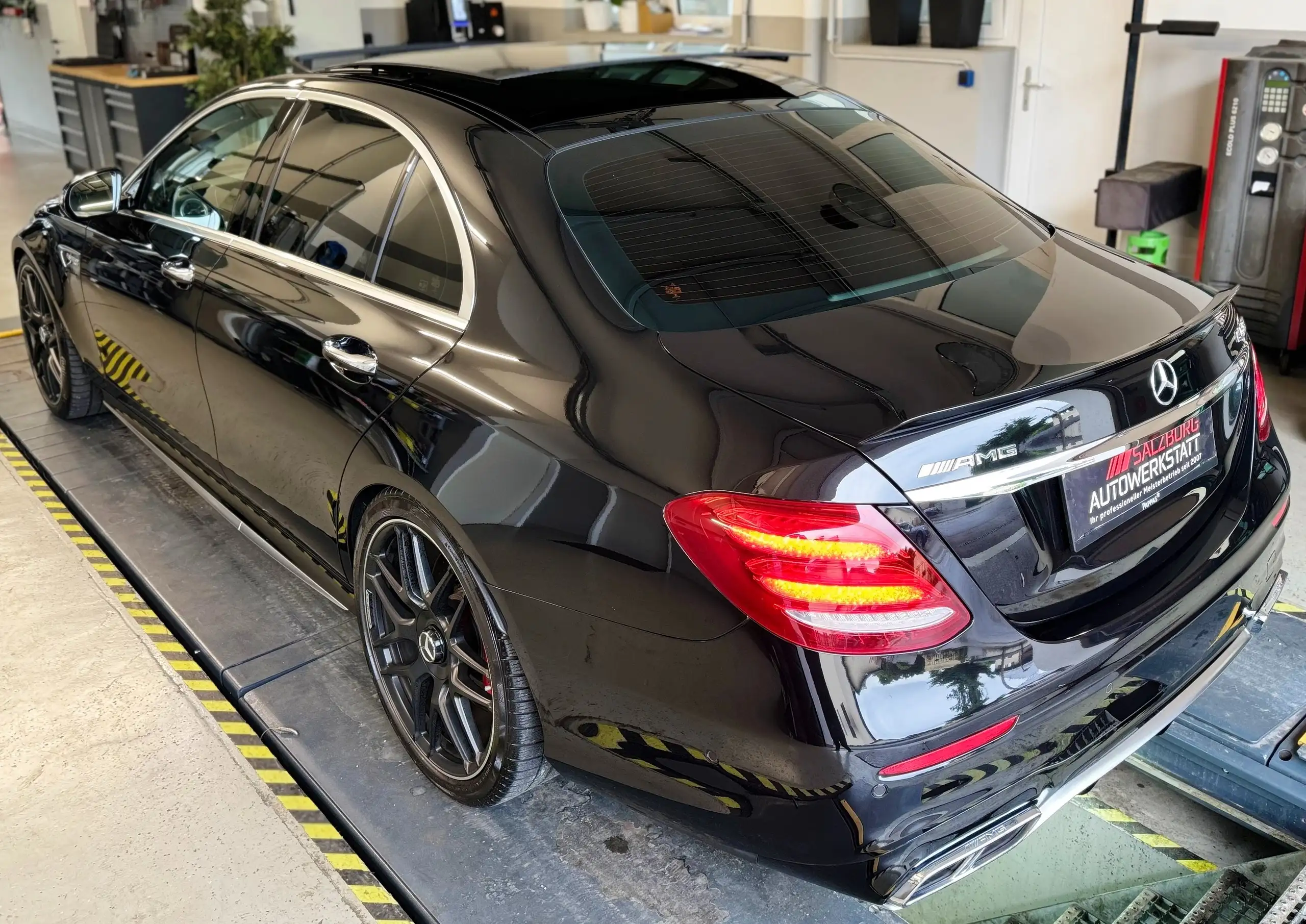 Mercedes-Benz - E 63 AMG