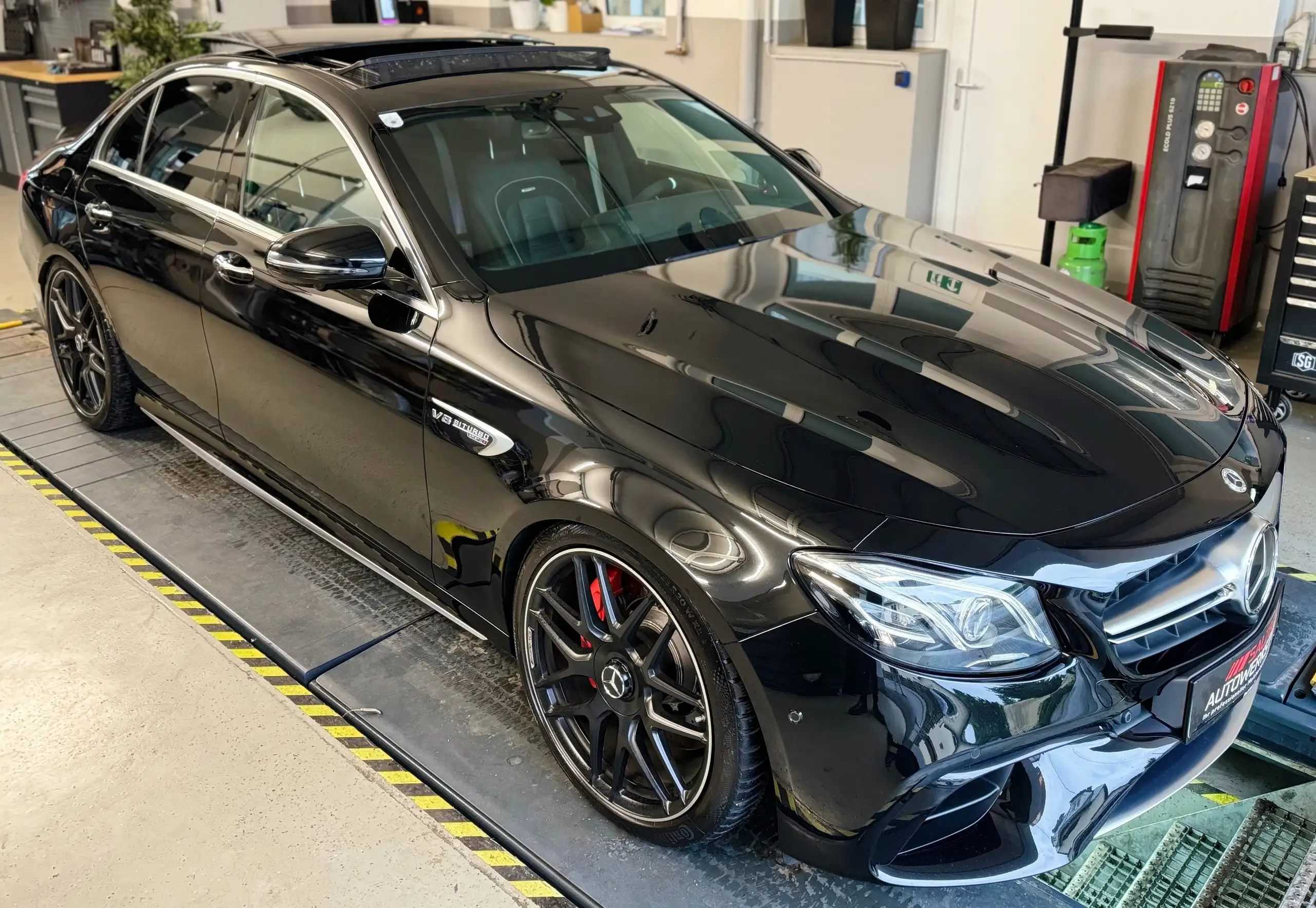 Mercedes-Benz - E 63 AMG