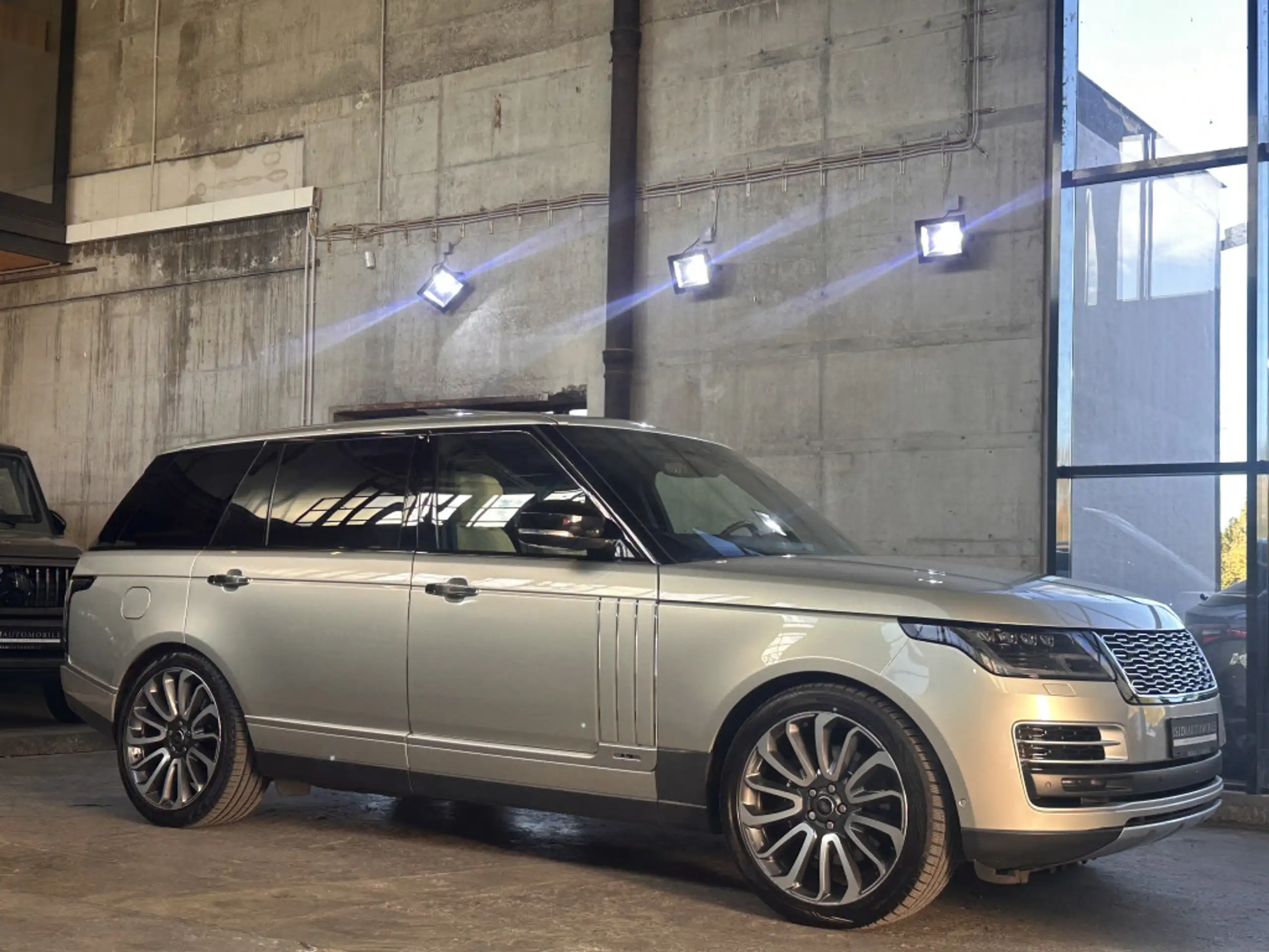 Land Rover - Range Rover