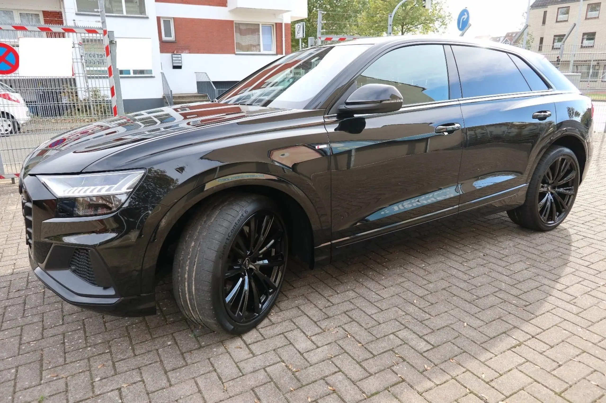 Audi - Q8