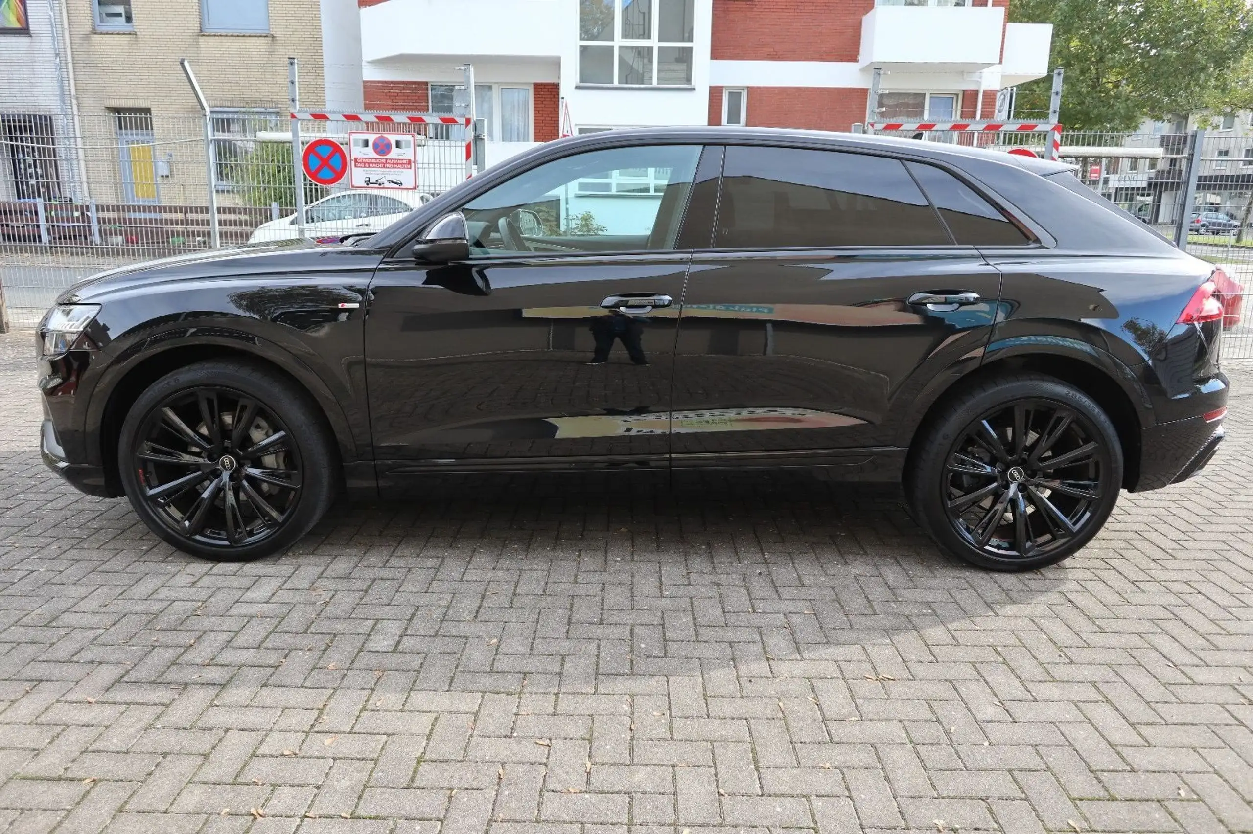 Audi - Q8