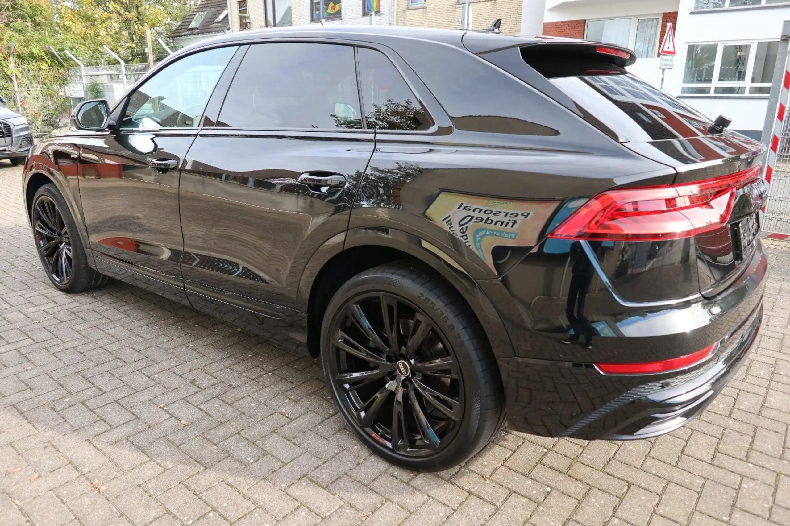 Audi - Q8