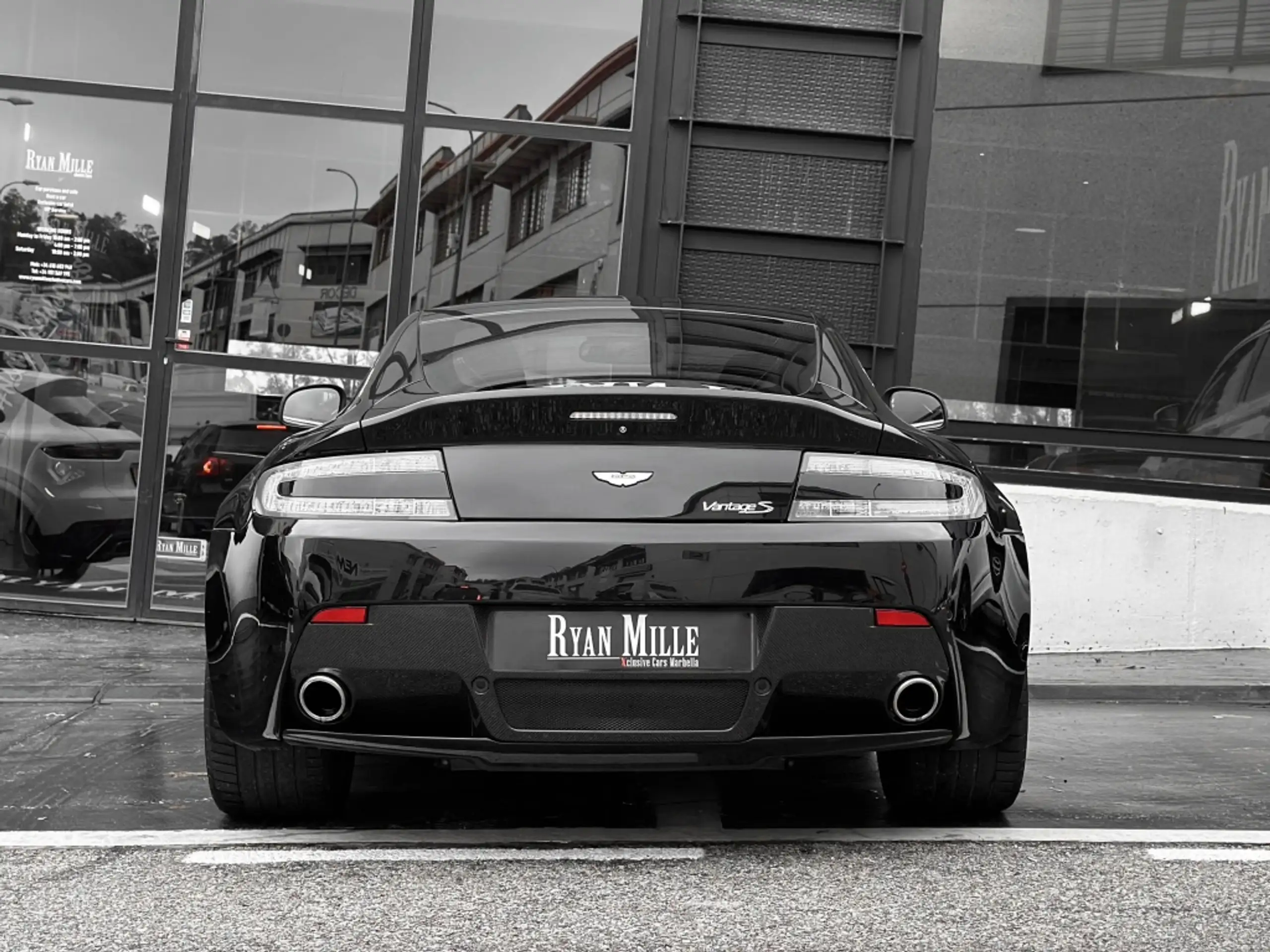 Aston Martin - Vantage