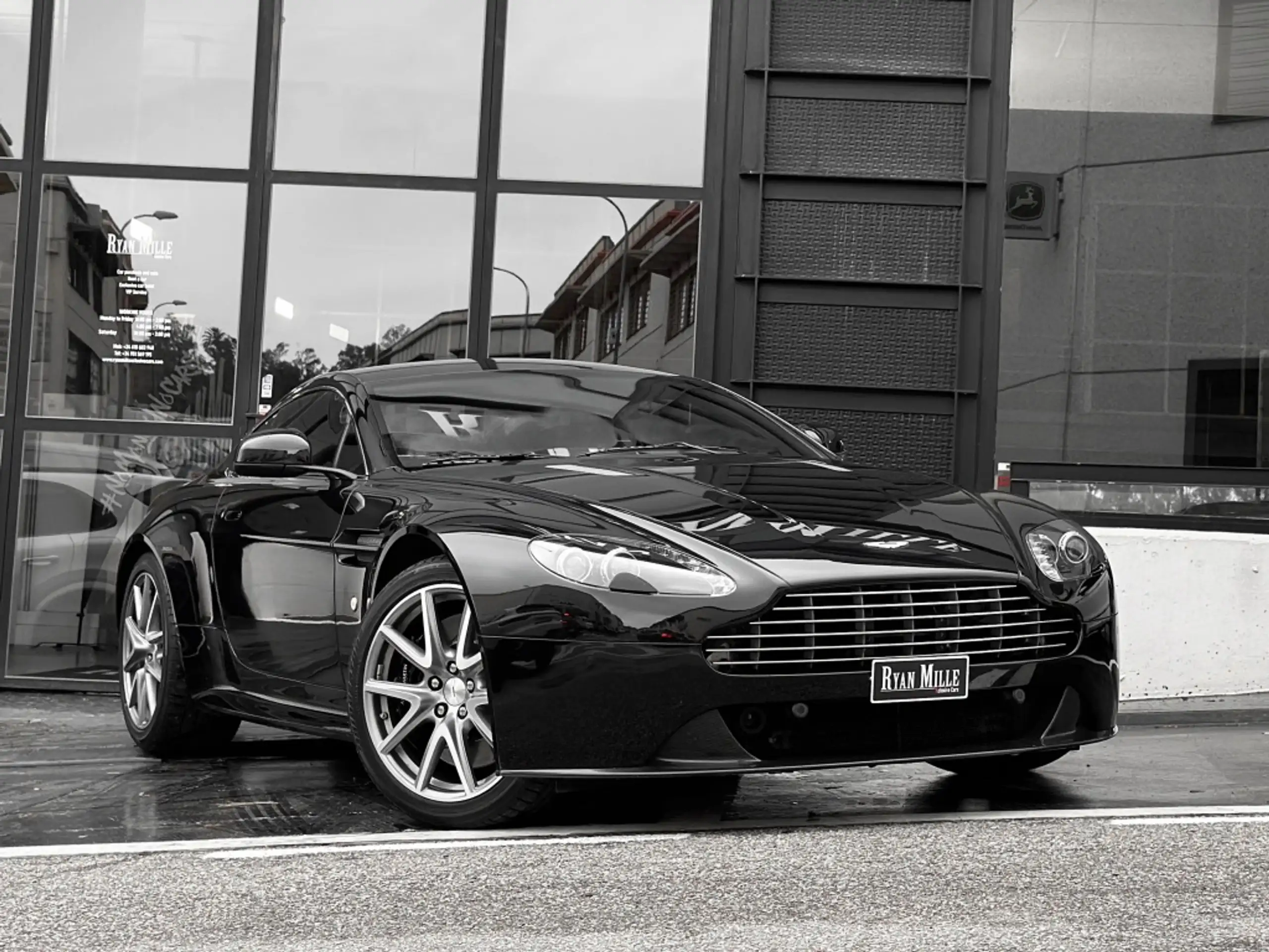 Aston Martin - Vantage