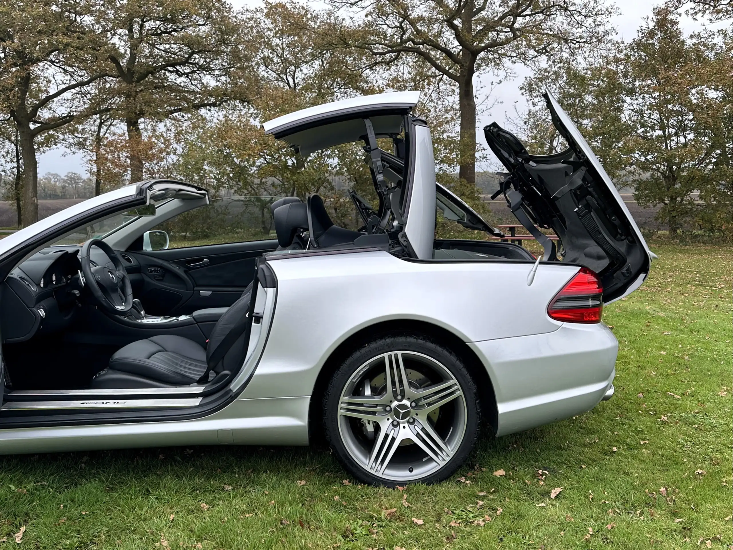 Mercedes-Benz - SL 63 AMG