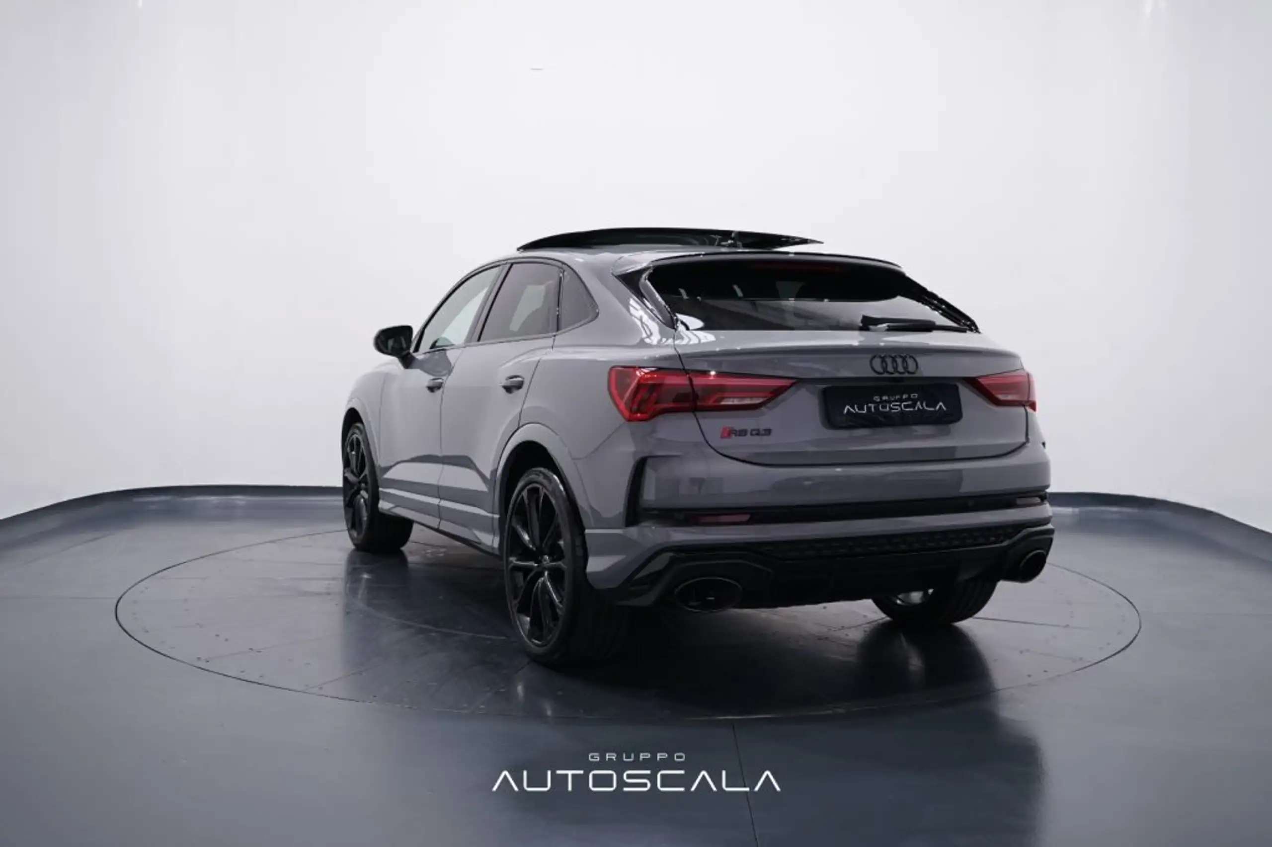 Audi - RS Q3