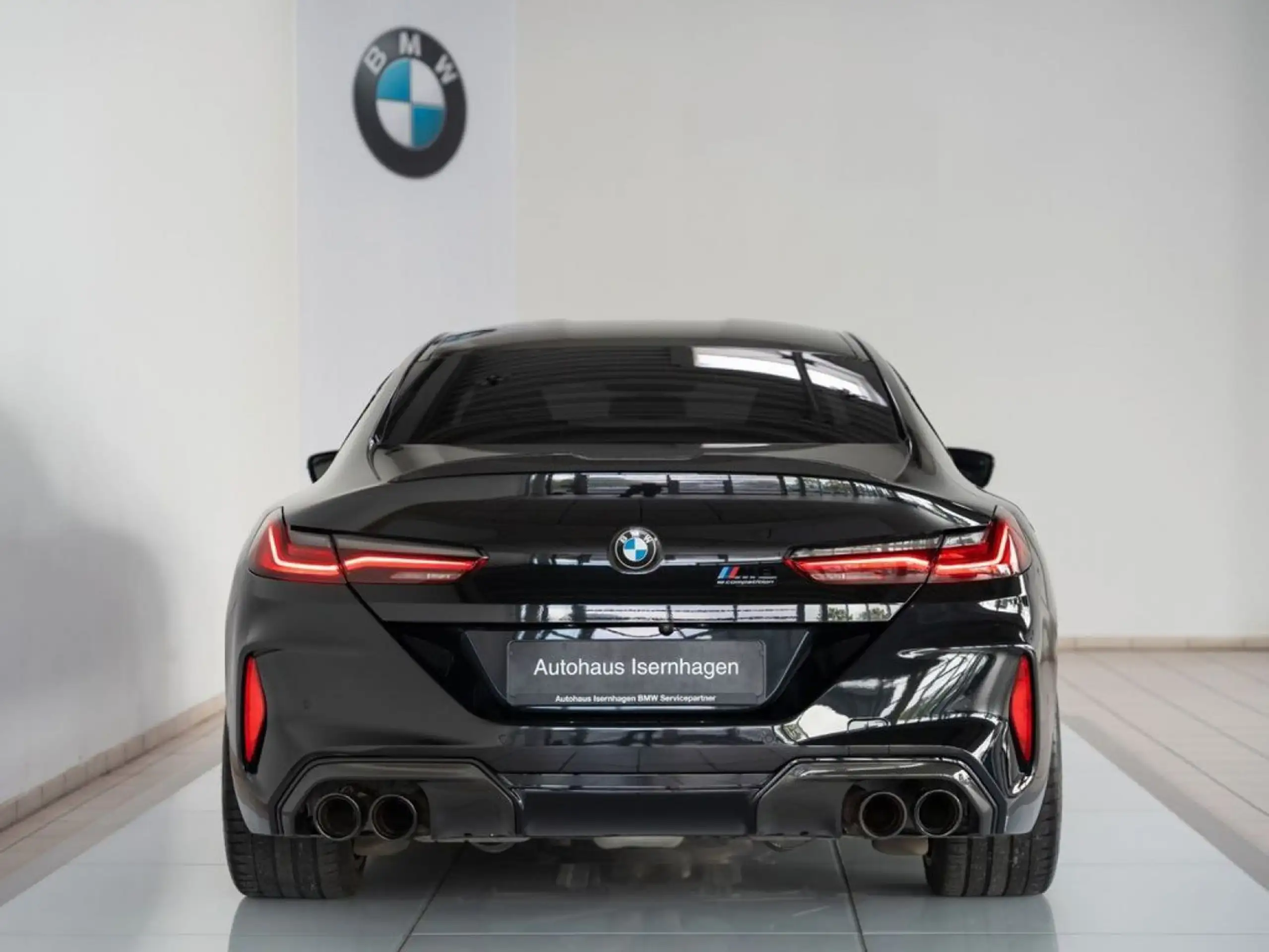 BMW - M8