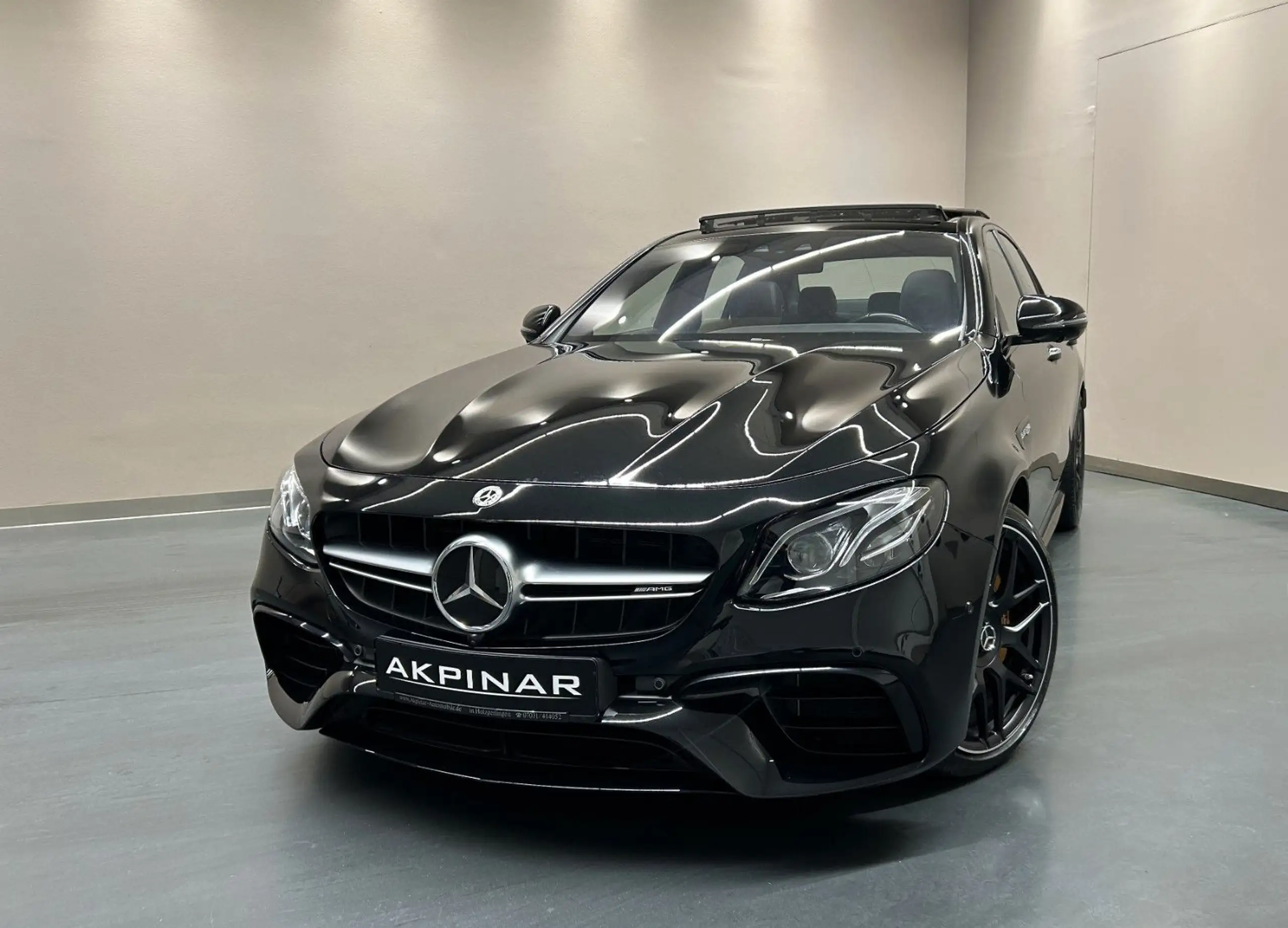 Mercedes-Benz - E 63 AMG