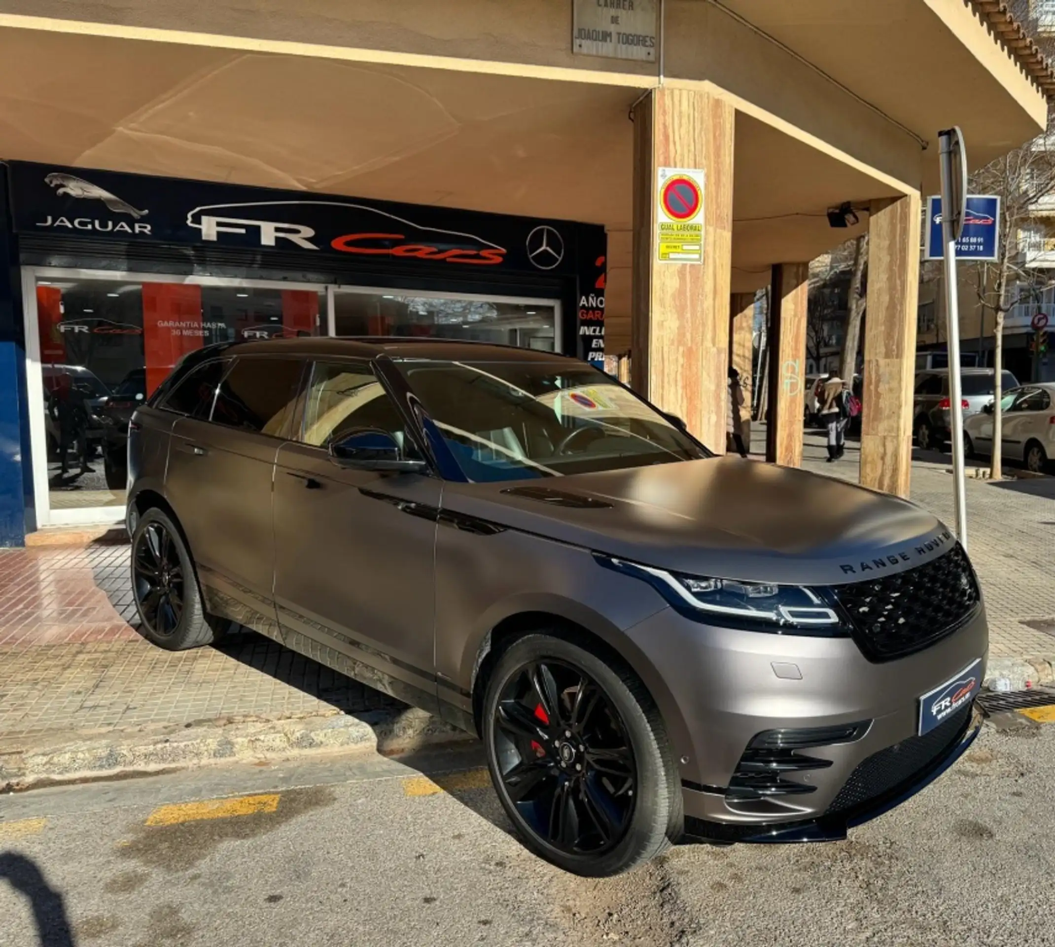 Land Rover - Range Rover Velar