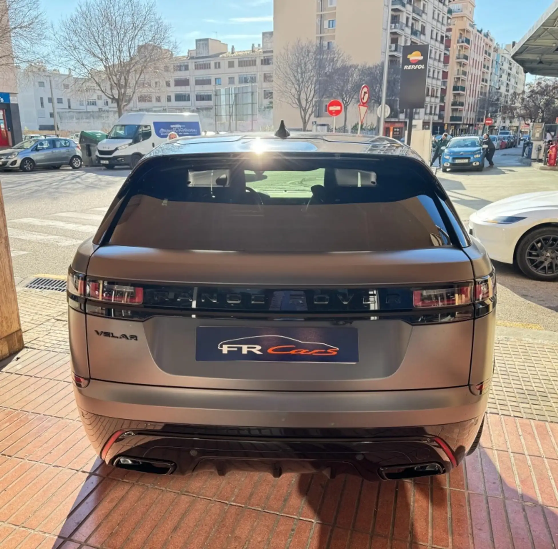 Land Rover - Range Rover Velar