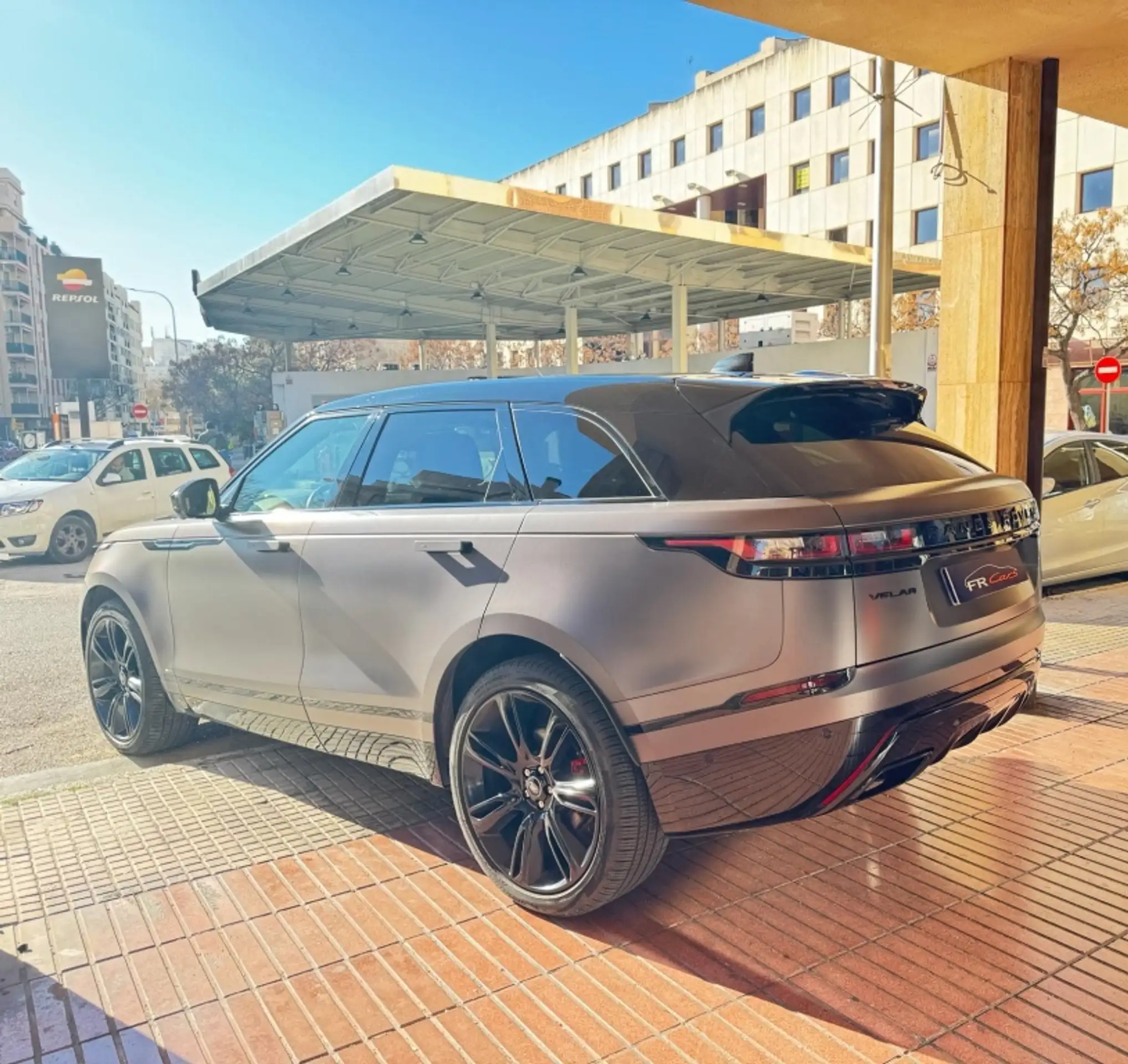 Land Rover - Range Rover Velar