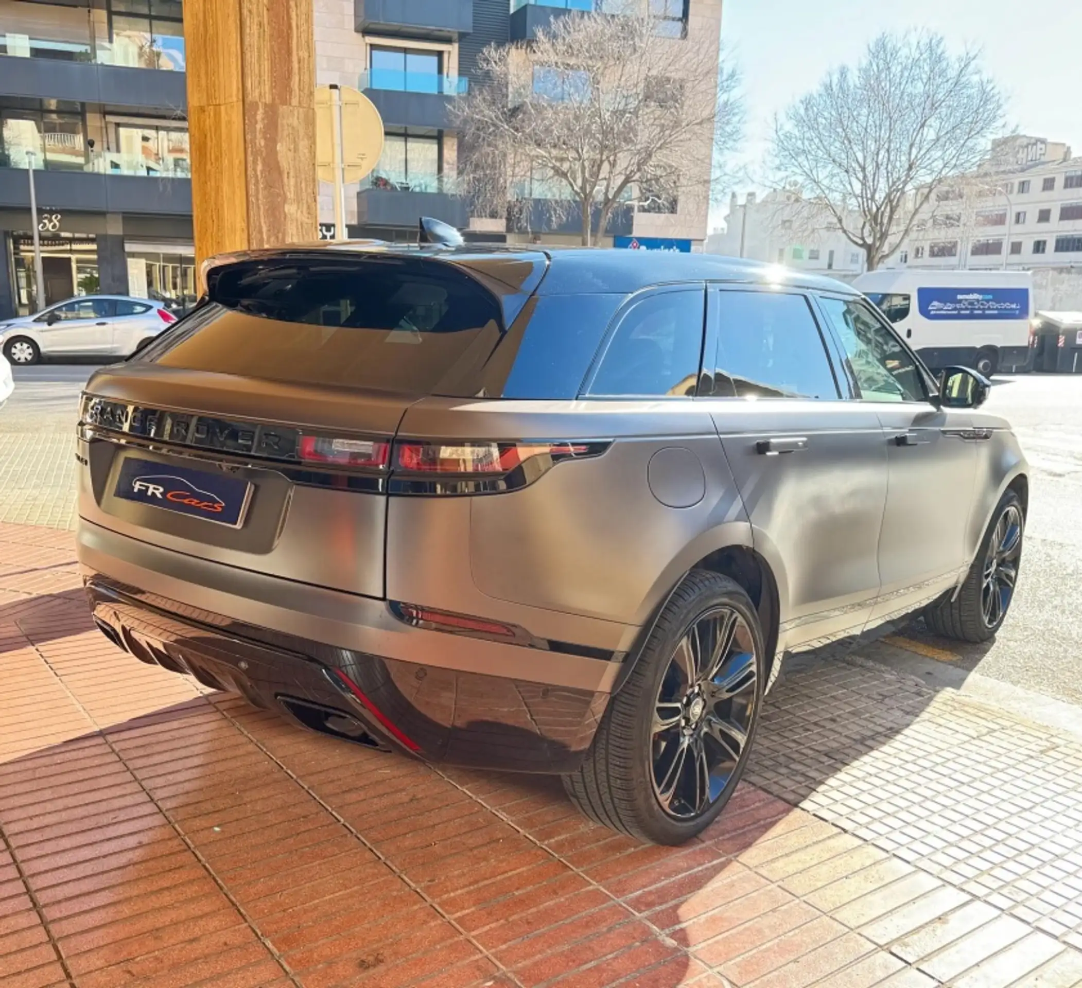 Land Rover - Range Rover Velar