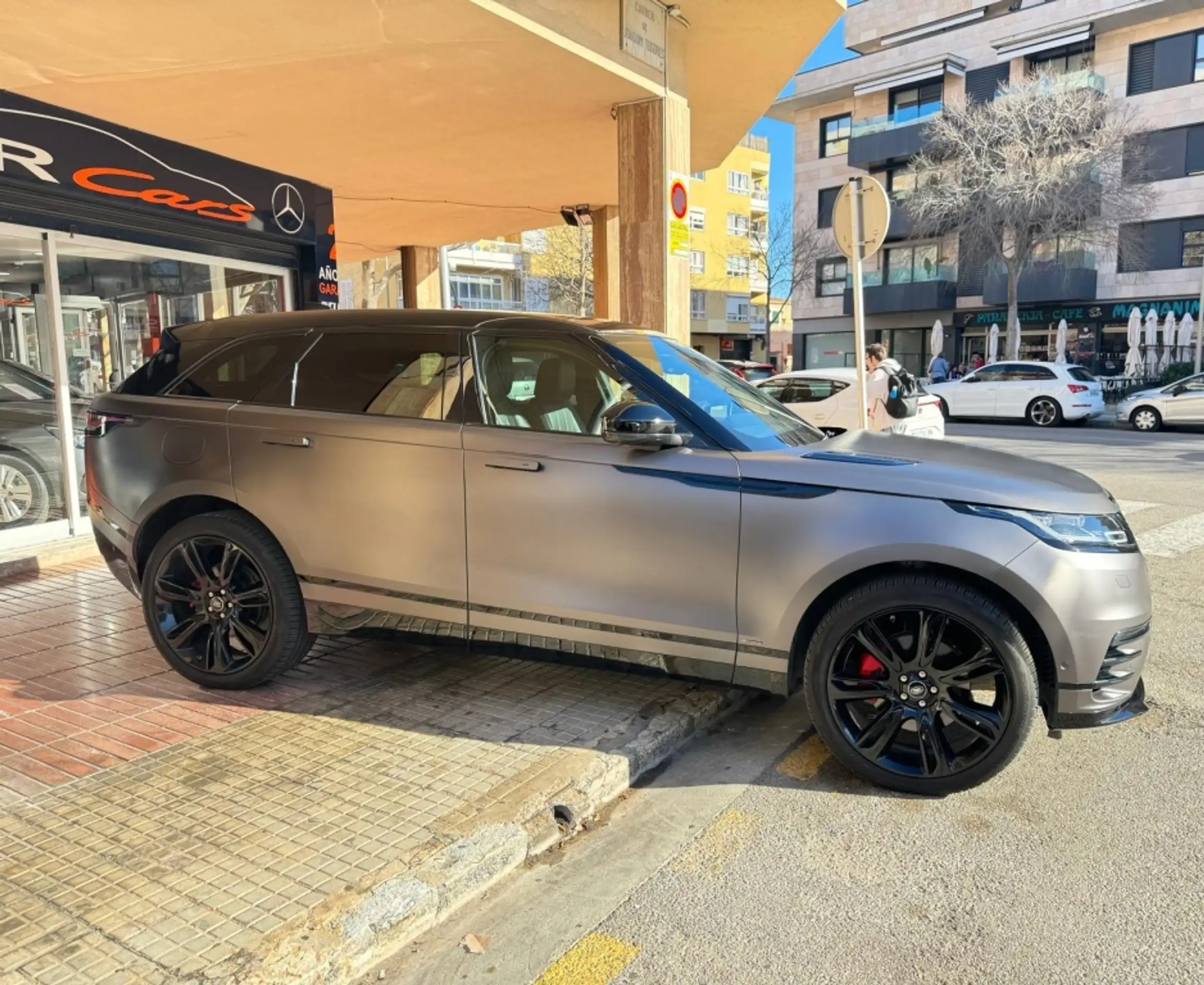 Land Rover - Range Rover Velar