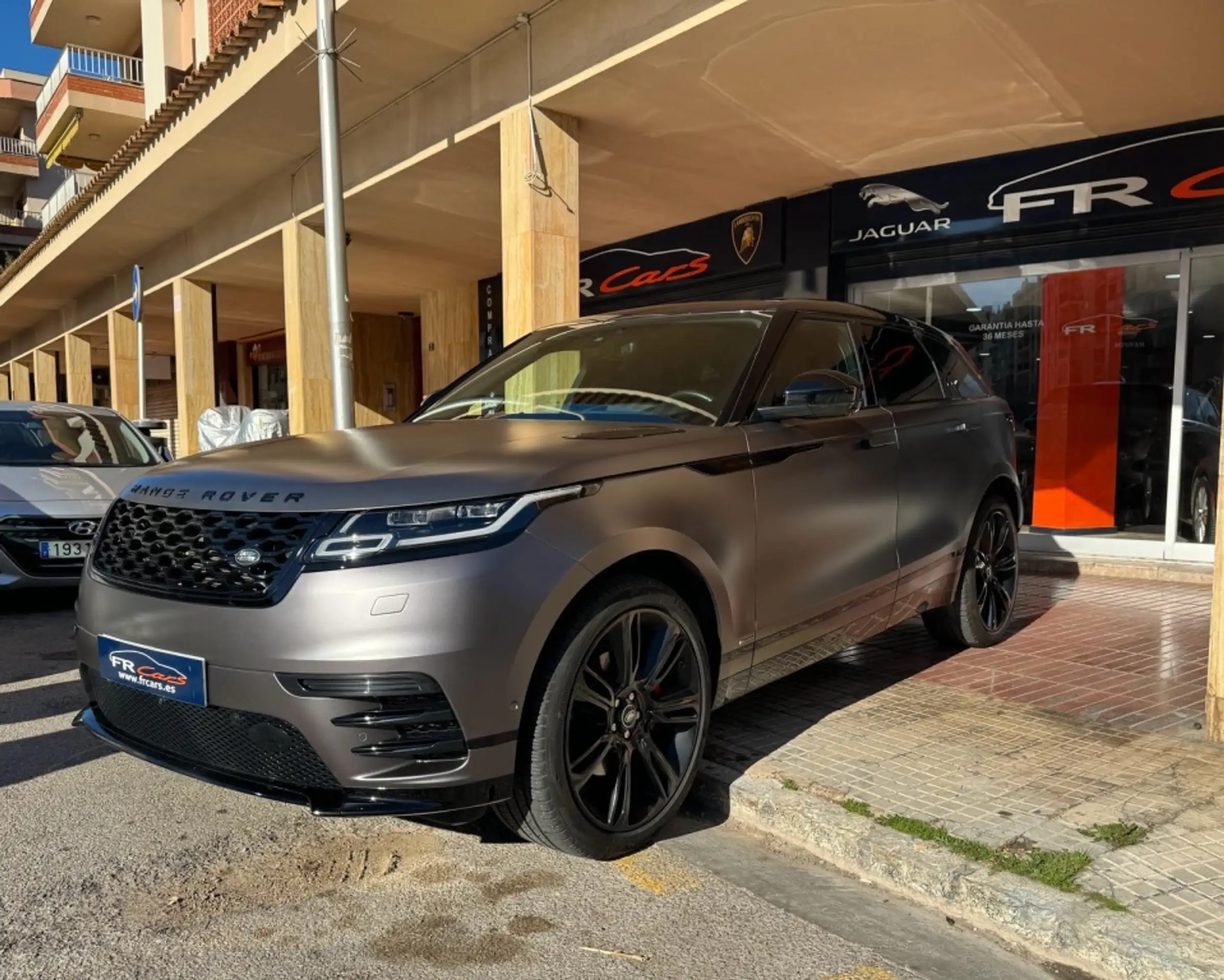 Land Rover - Range Rover Velar