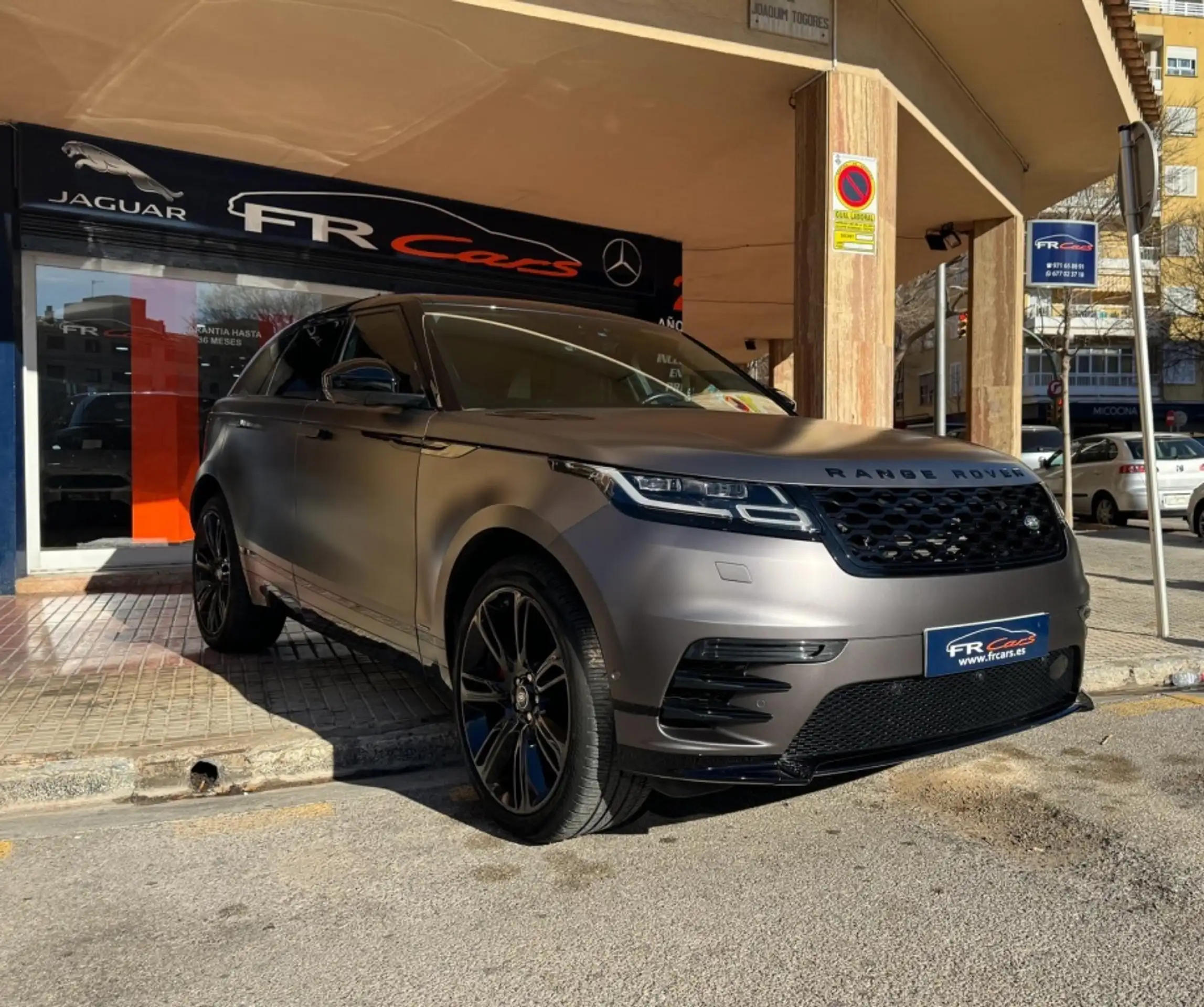 Land Rover - Range Rover Velar