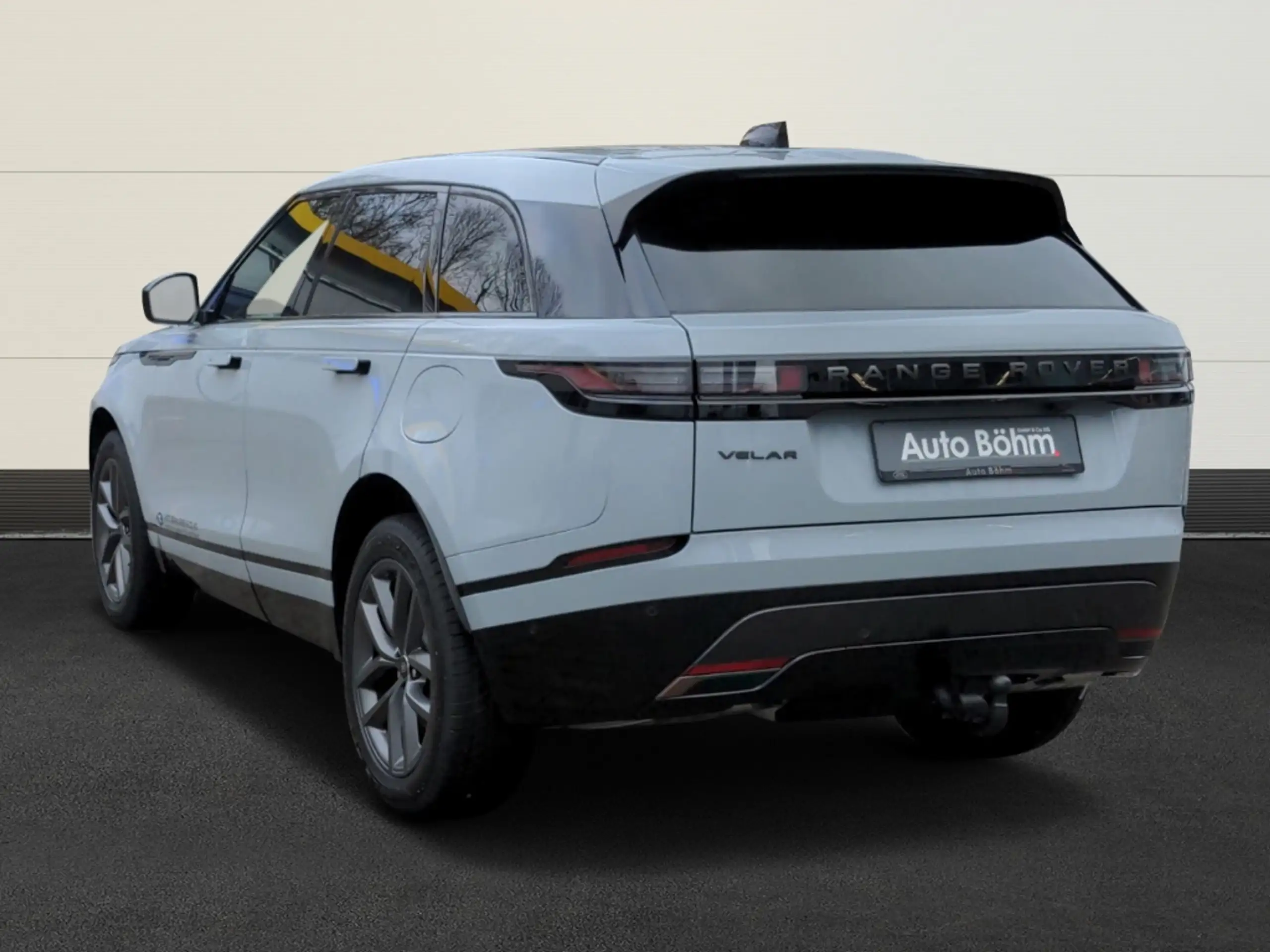 Land Rover - Range Rover Velar