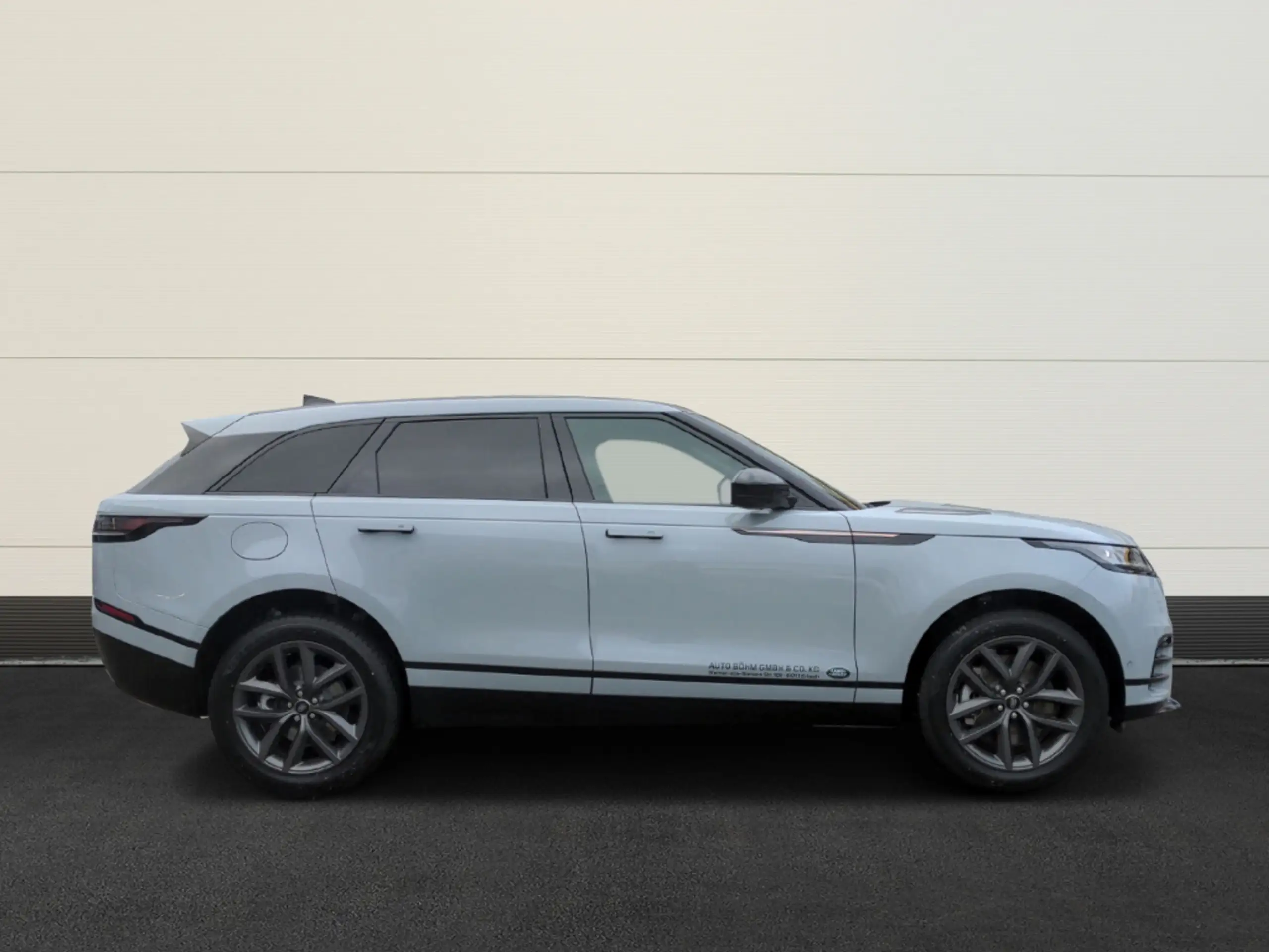 Land Rover - Range Rover Velar