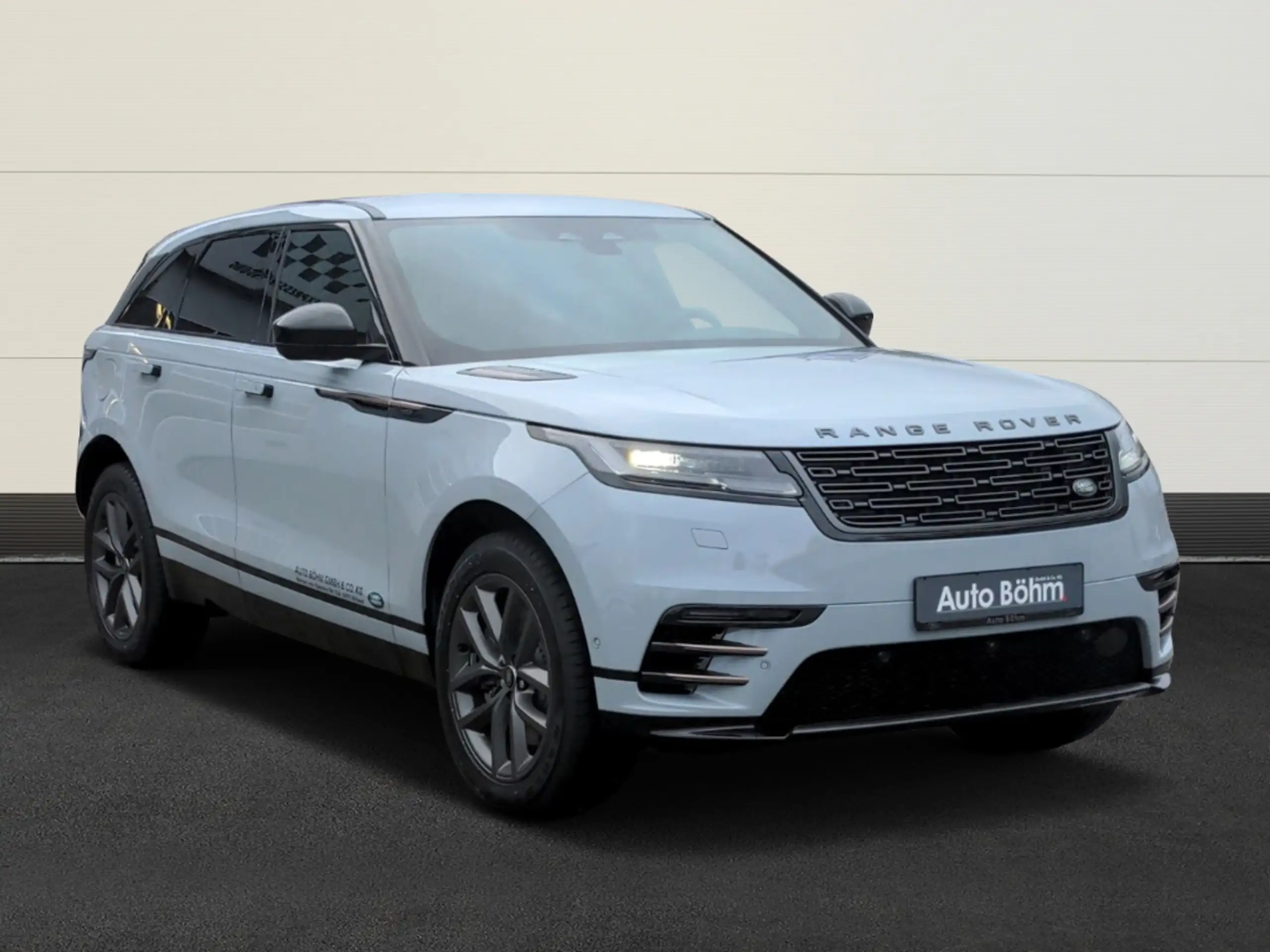 Land Rover - Range Rover Velar