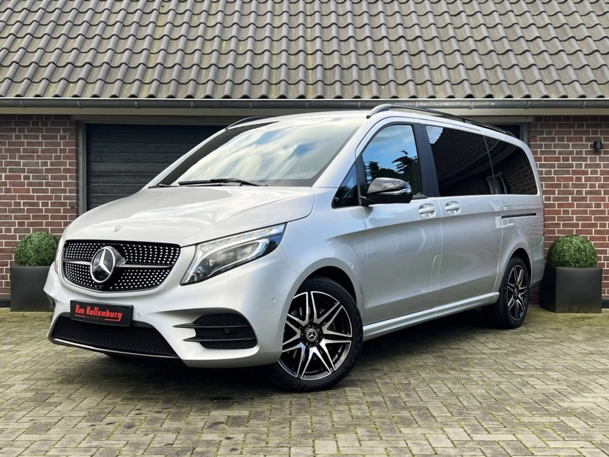 Mercedes-Benz - V 300