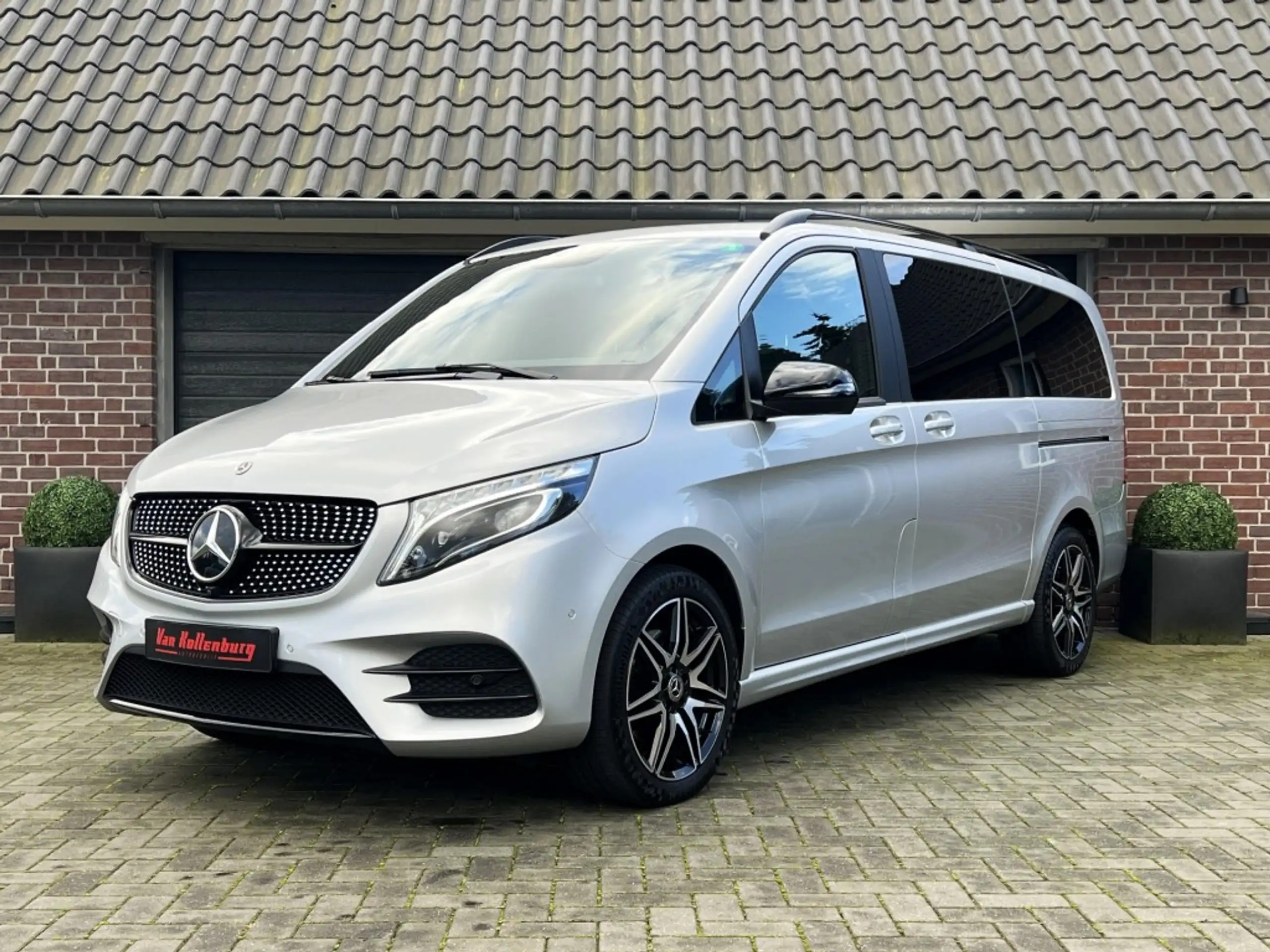 Mercedes-Benz - V 300