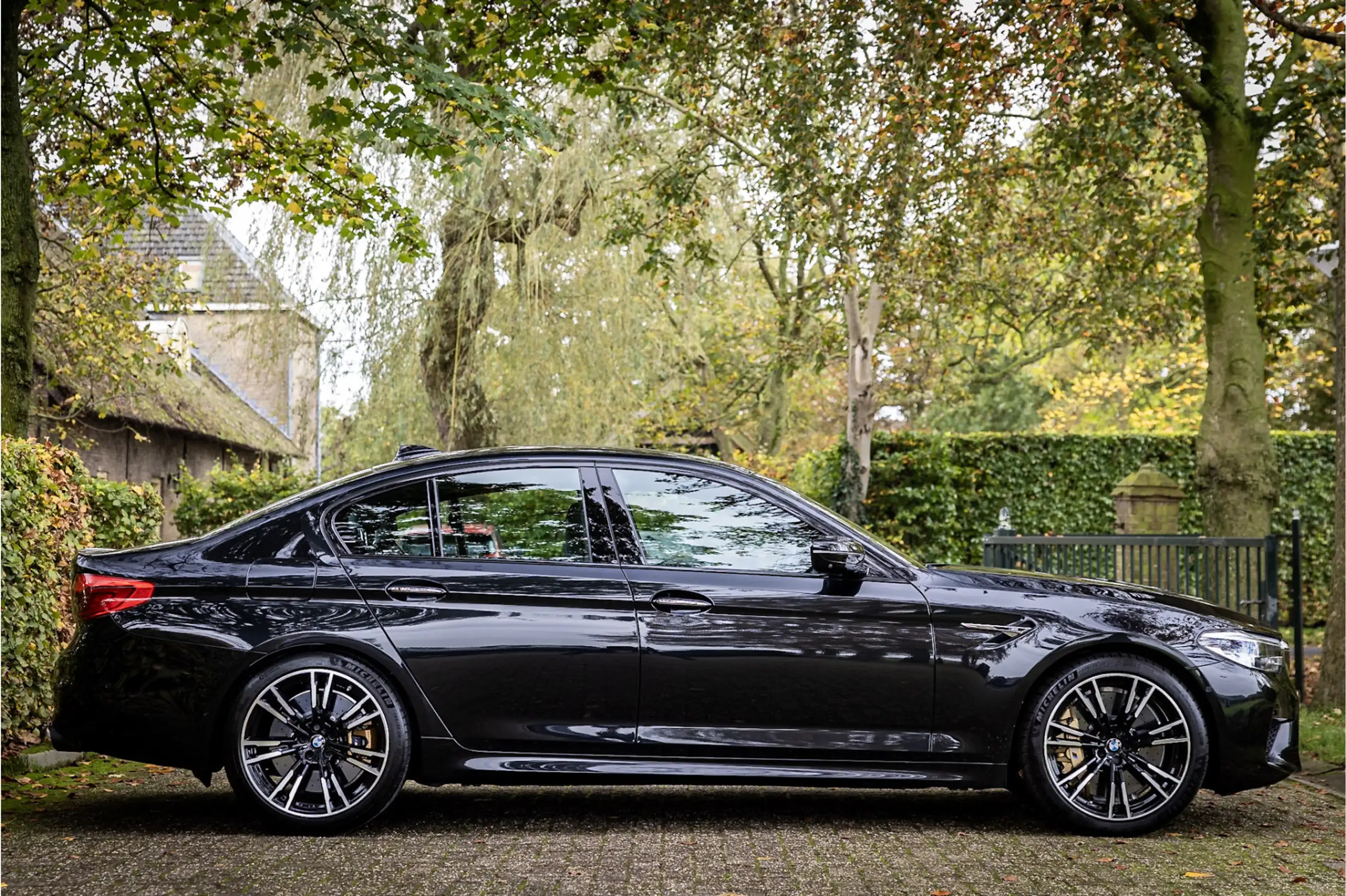 BMW - M5