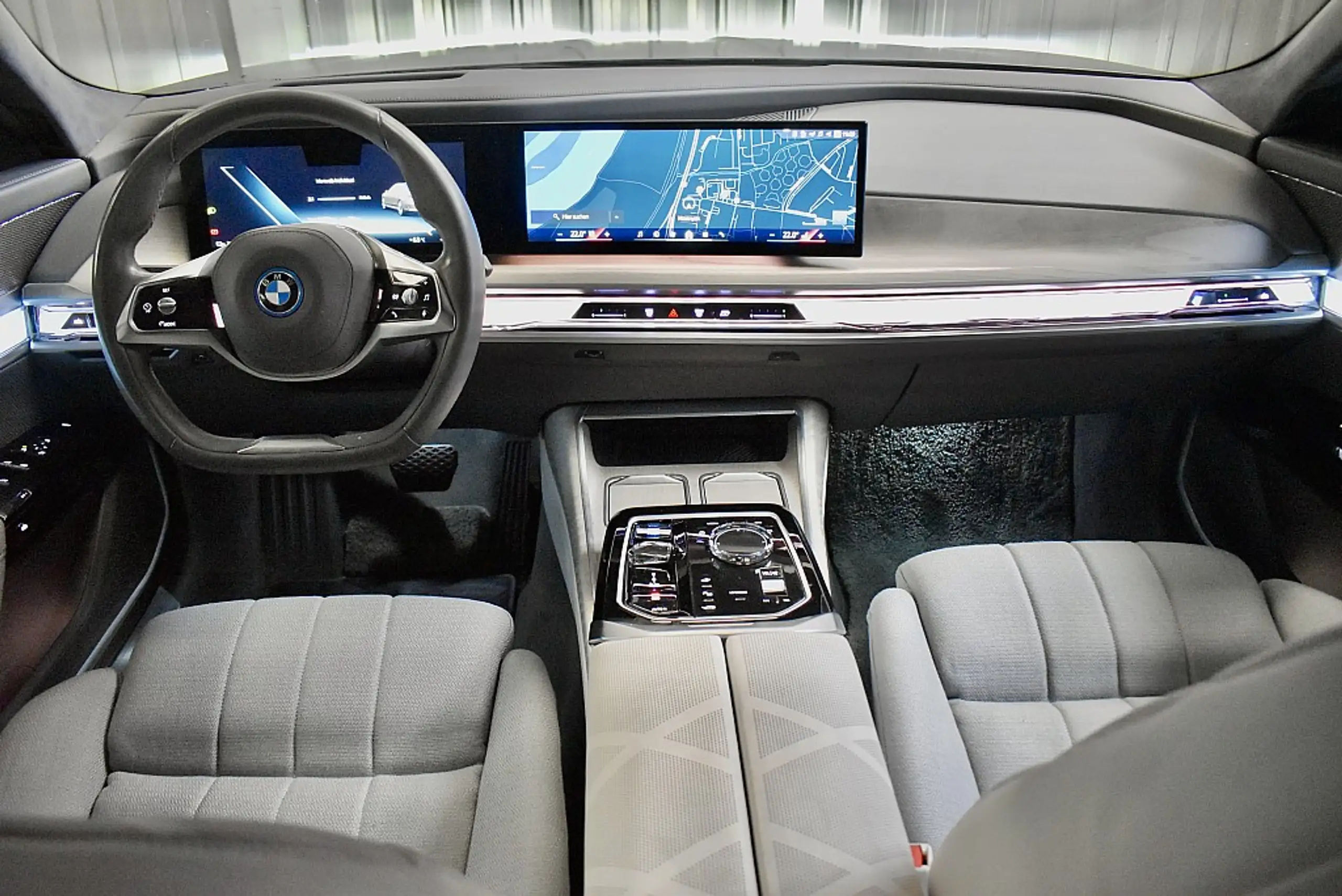 BMW - i7