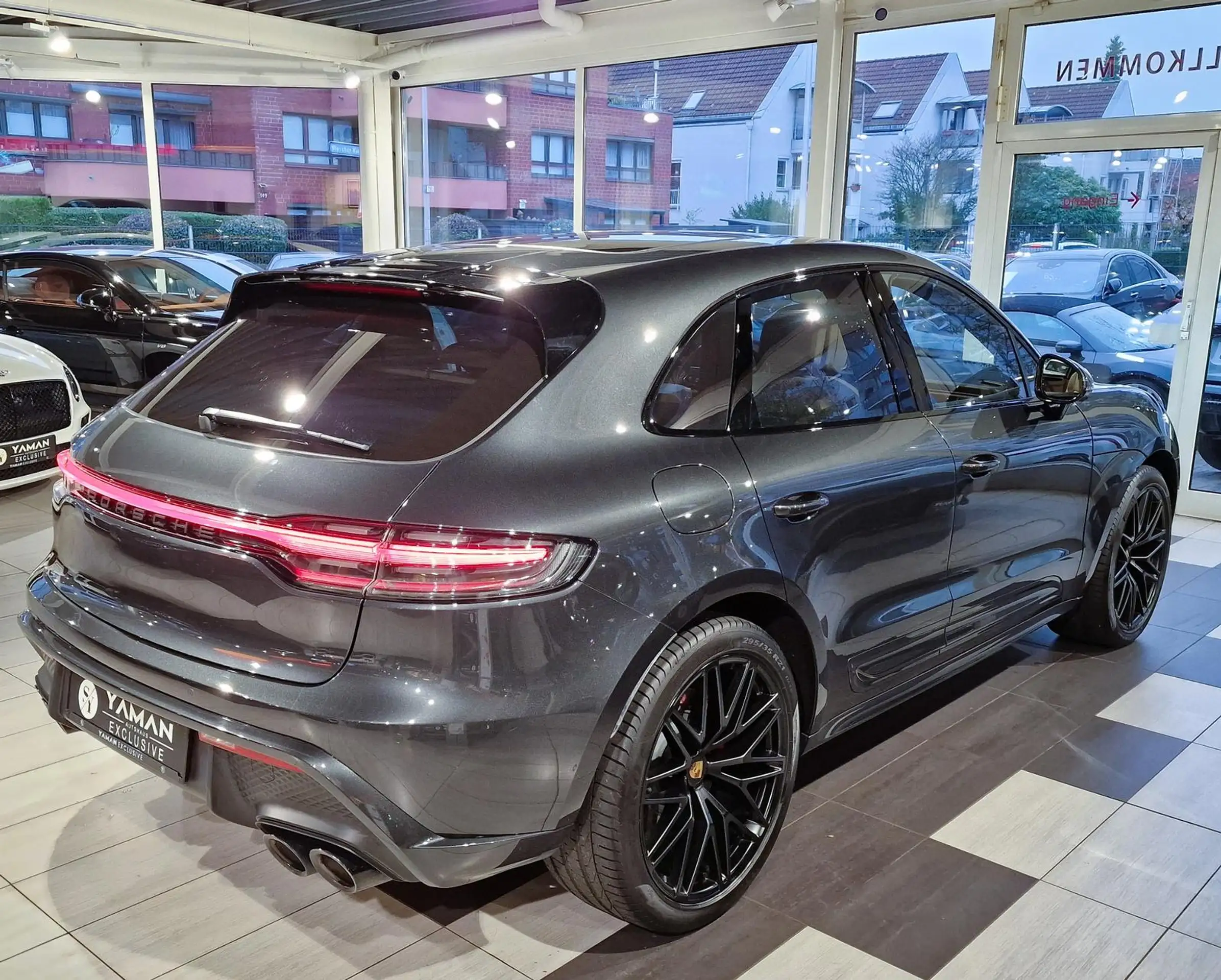 Porsche - Macan