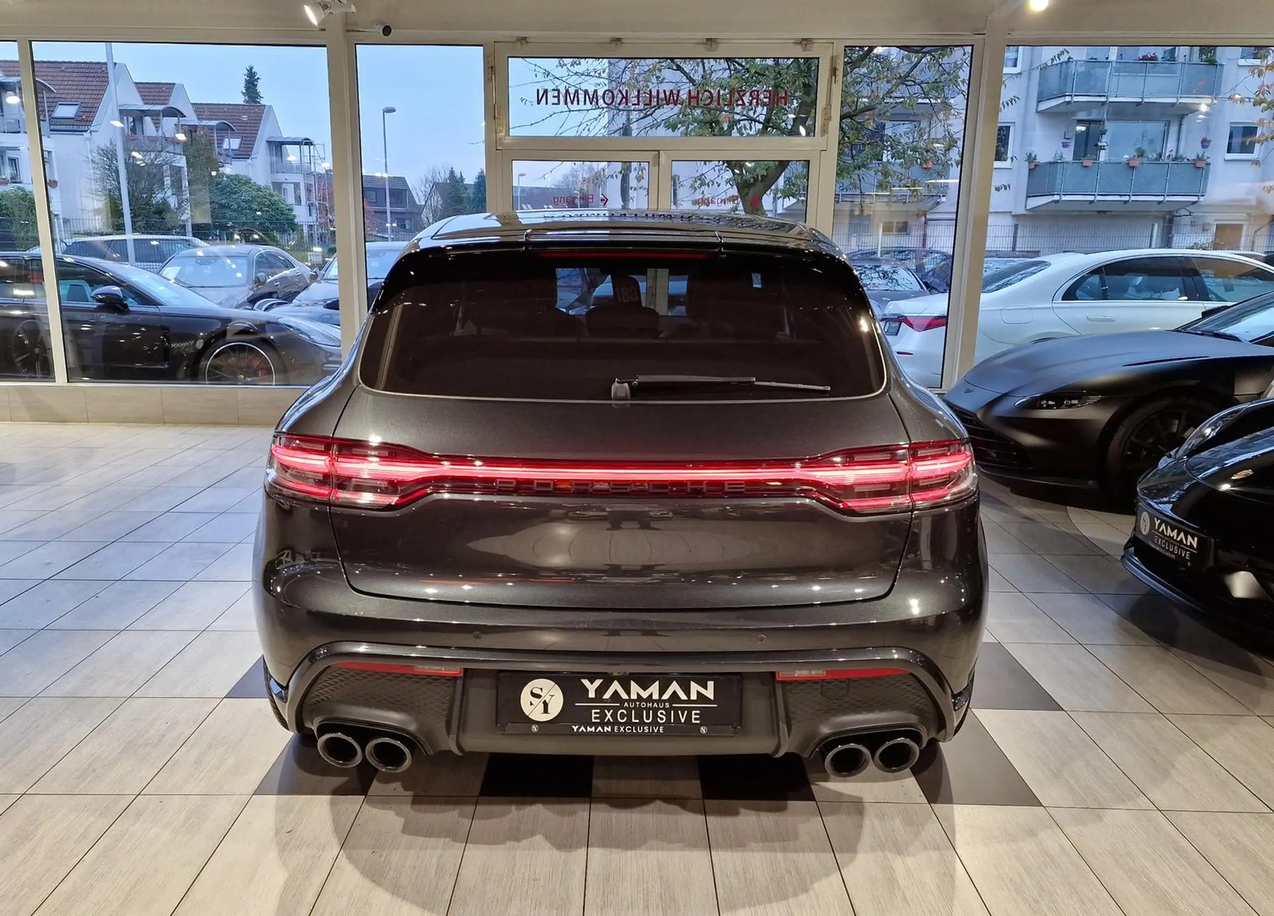 Porsche - Macan