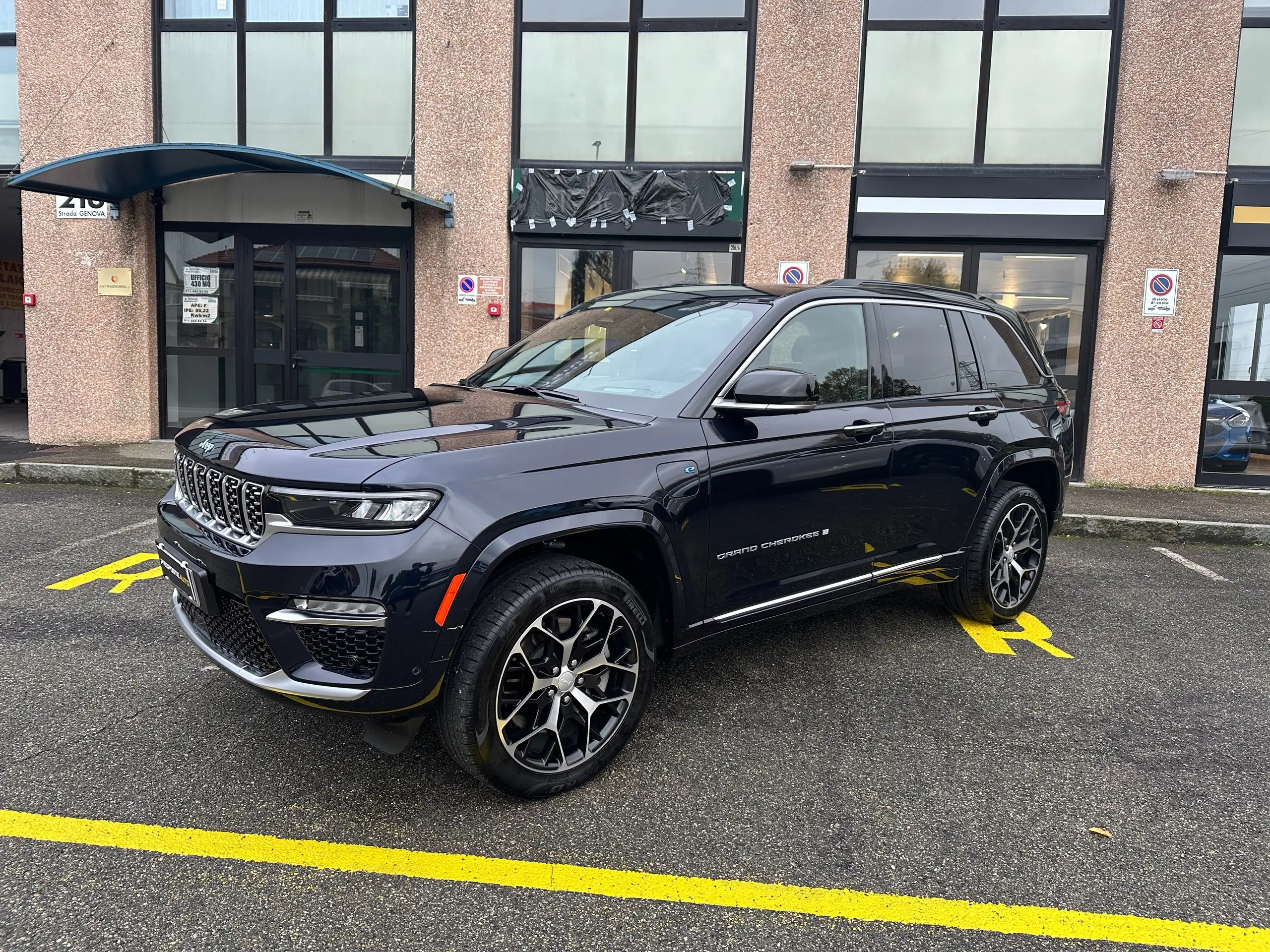 Jeep - Grand Cherokee