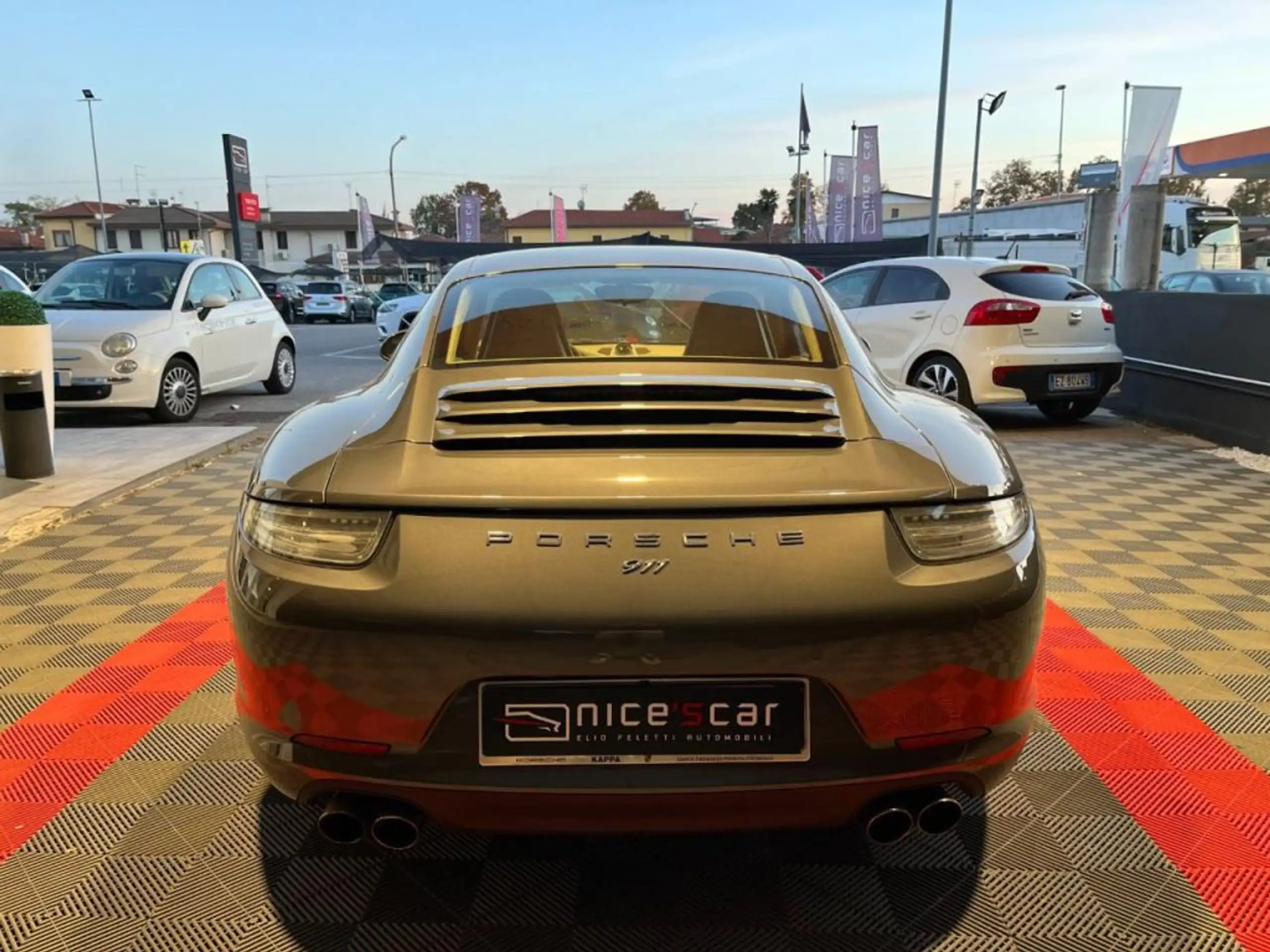 Porsche - 911