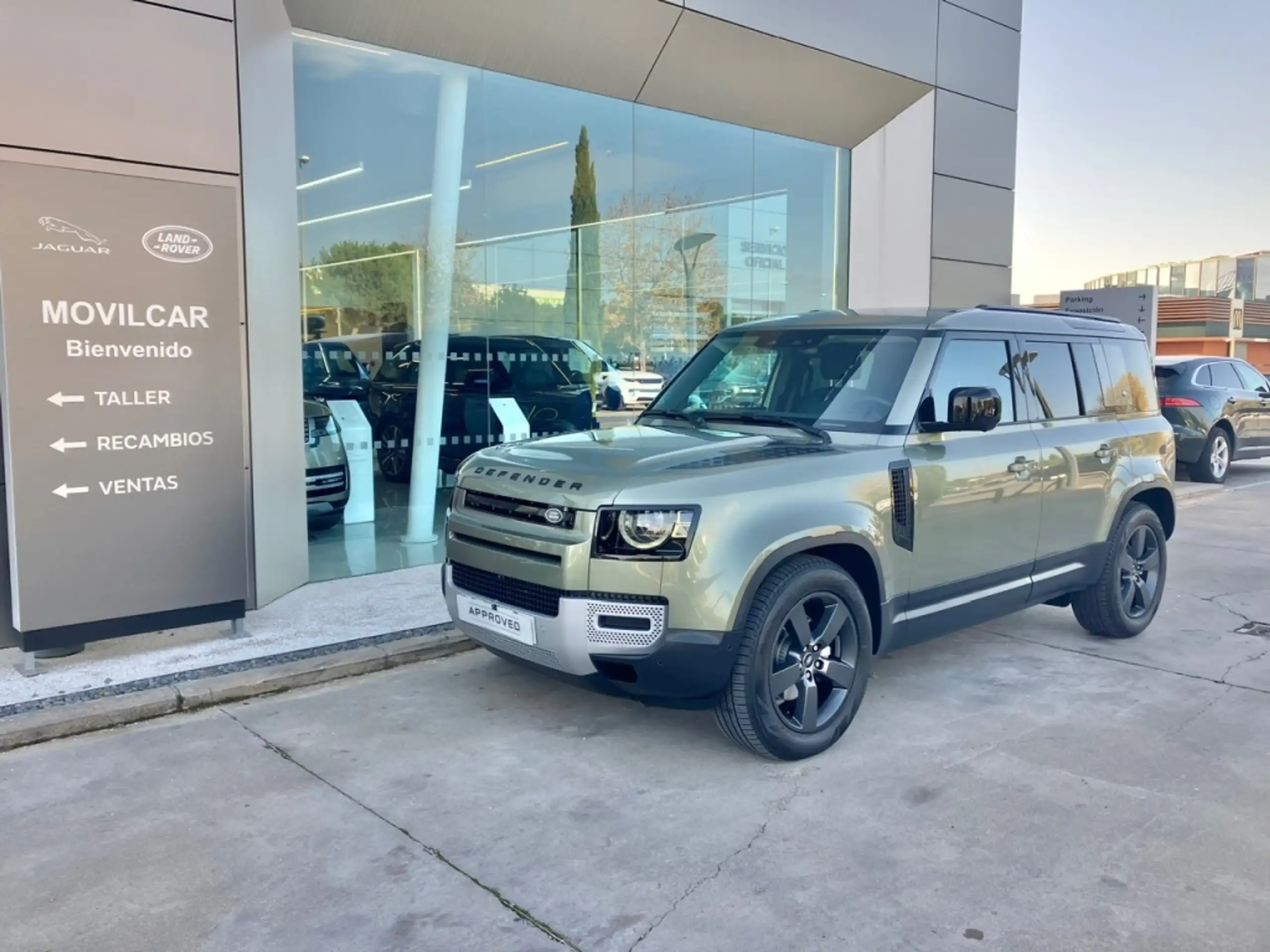 Land Rover - Defender