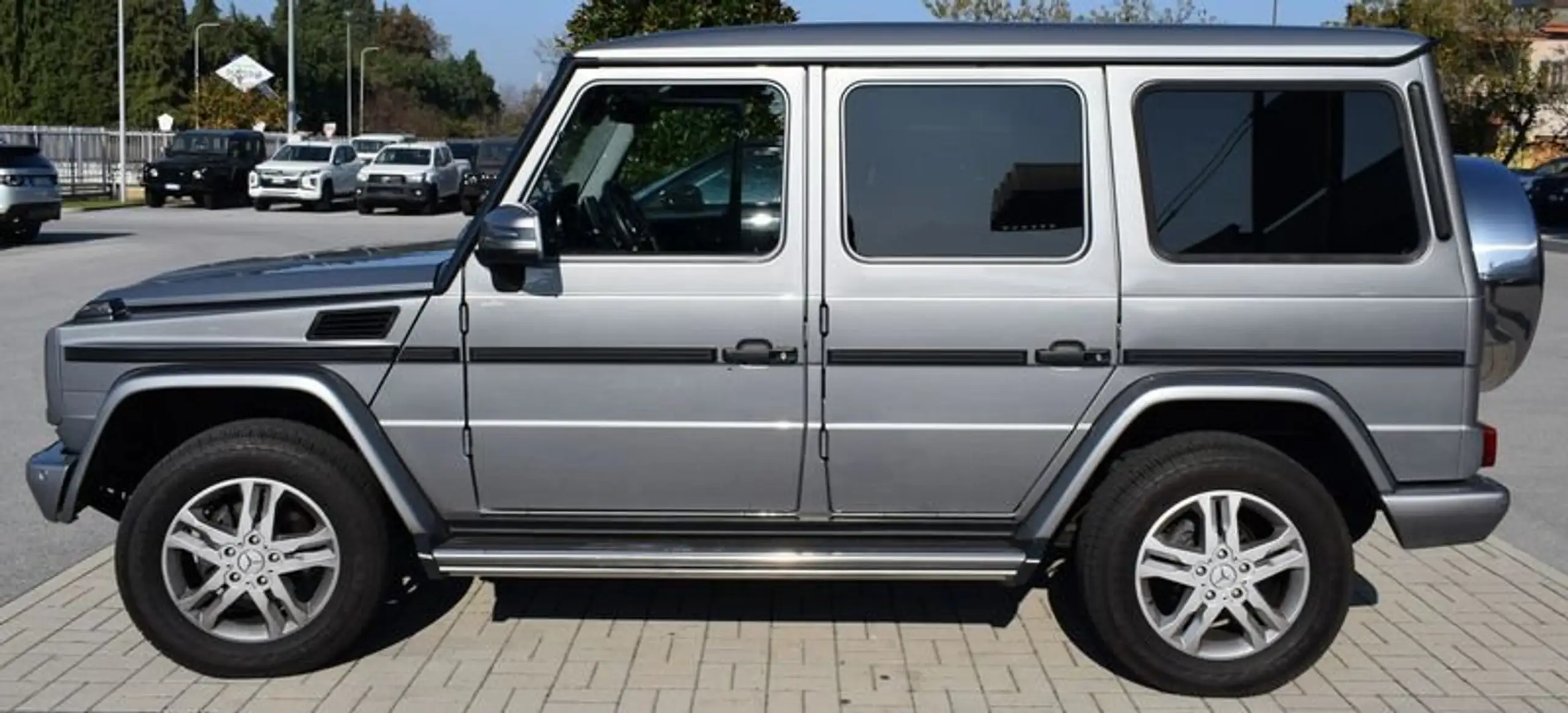 Mercedes-Benz - G 350