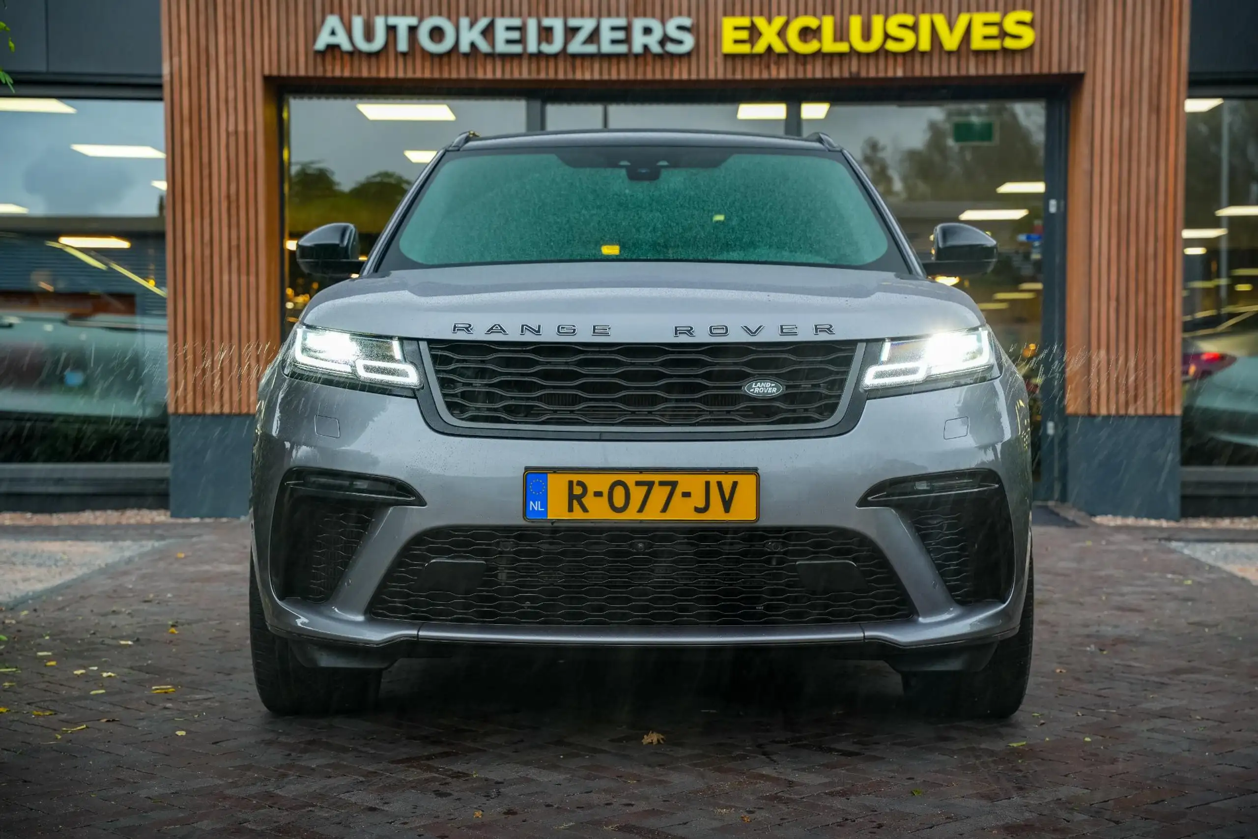 Land Rover - Range Rover Velar