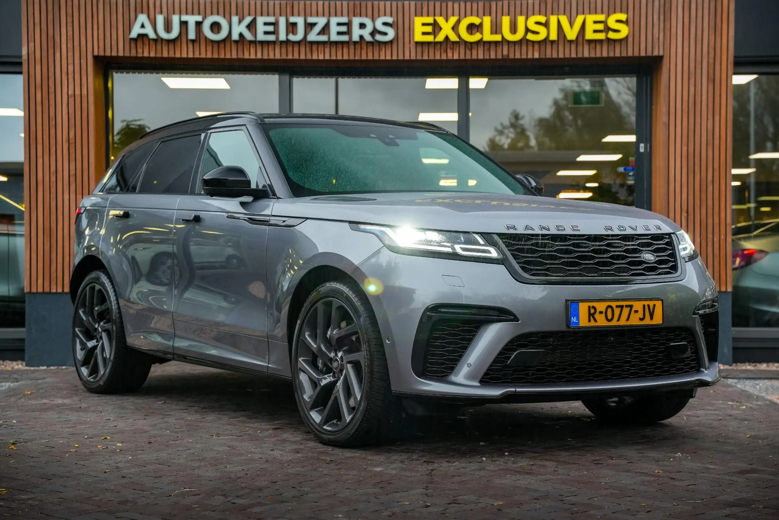 Land Rover - Range Rover Velar