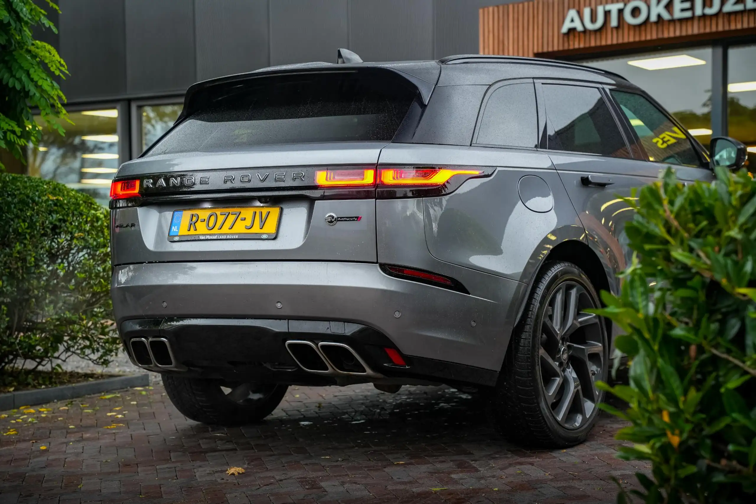 Land Rover - Range Rover Velar