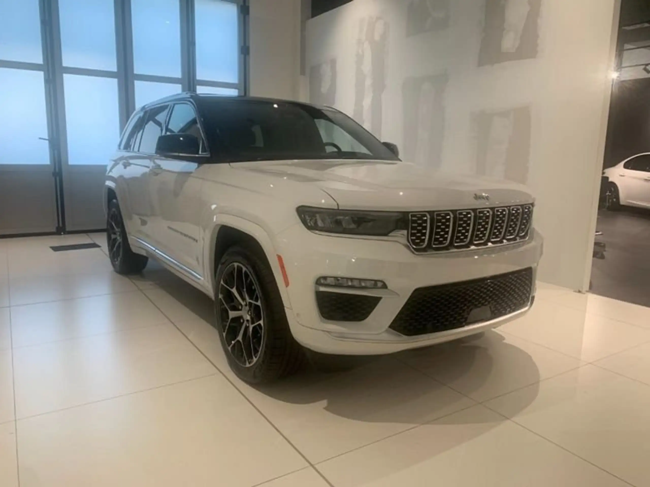 Jeep - Grand Cherokee