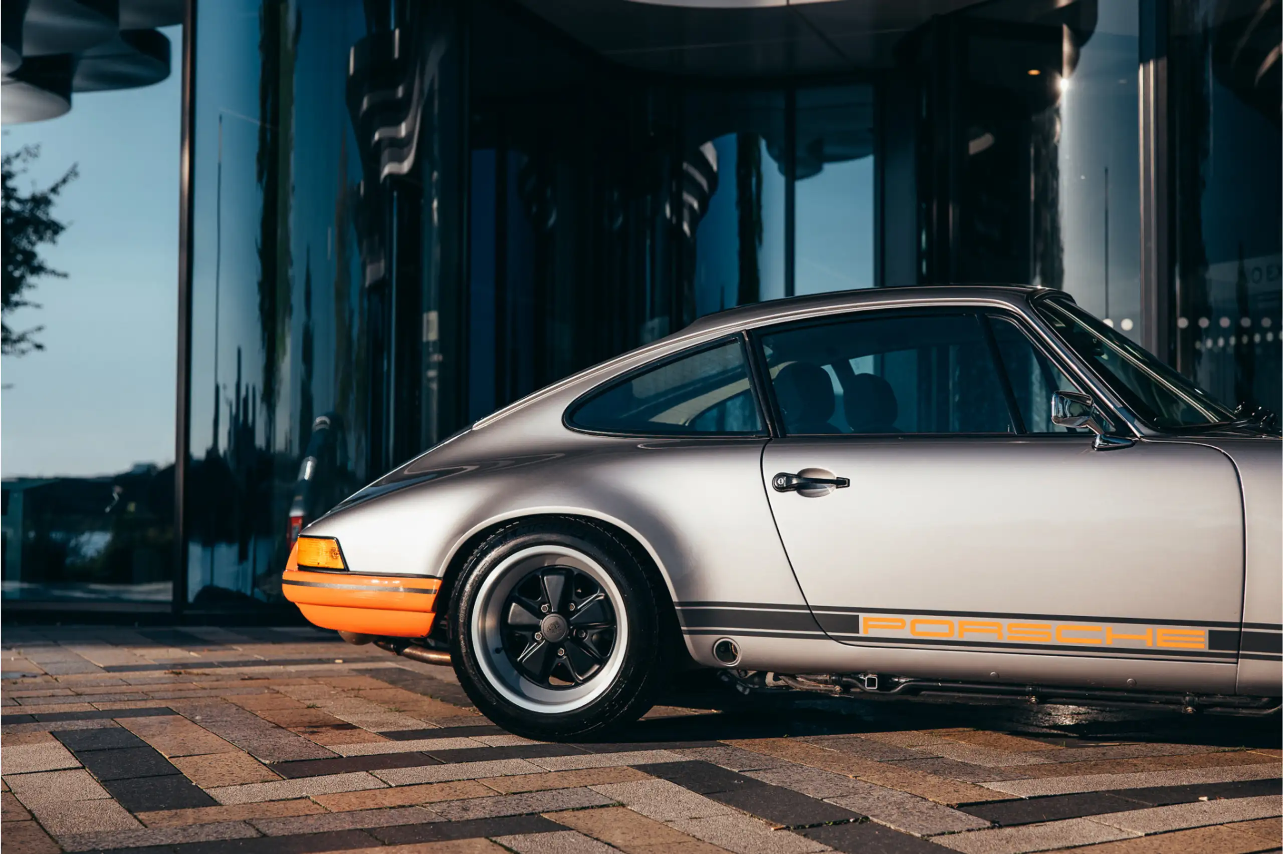 Porsche - 911