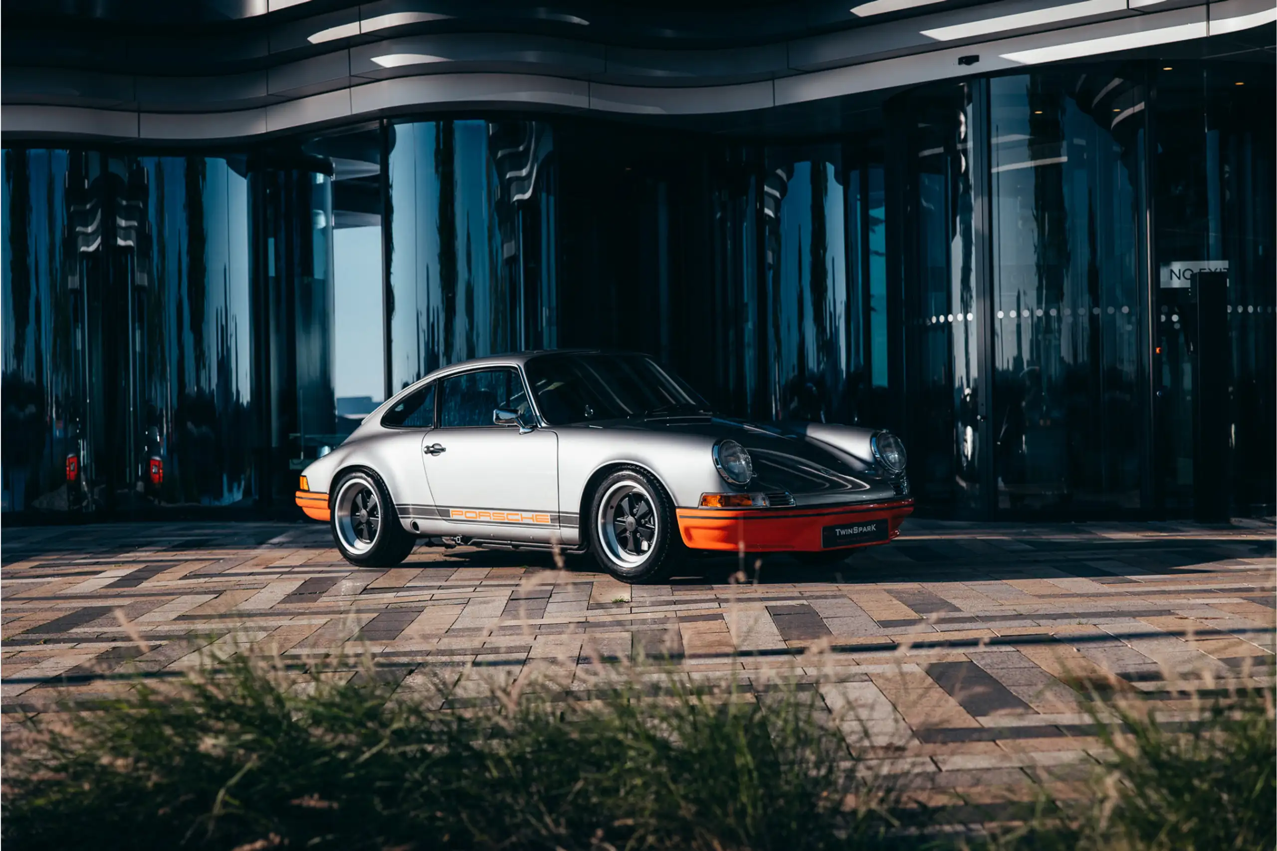 Porsche - 911