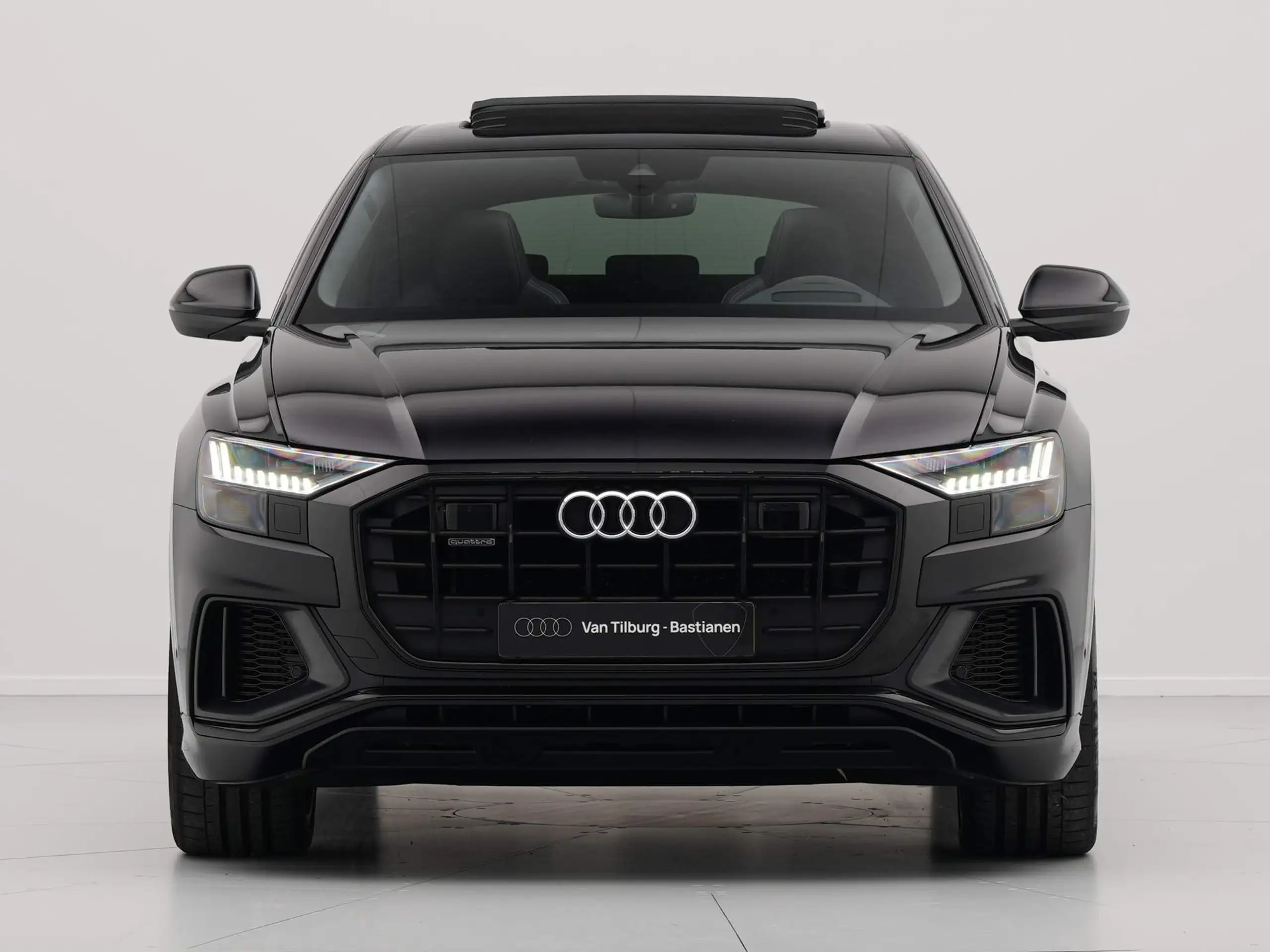 Audi - Q8