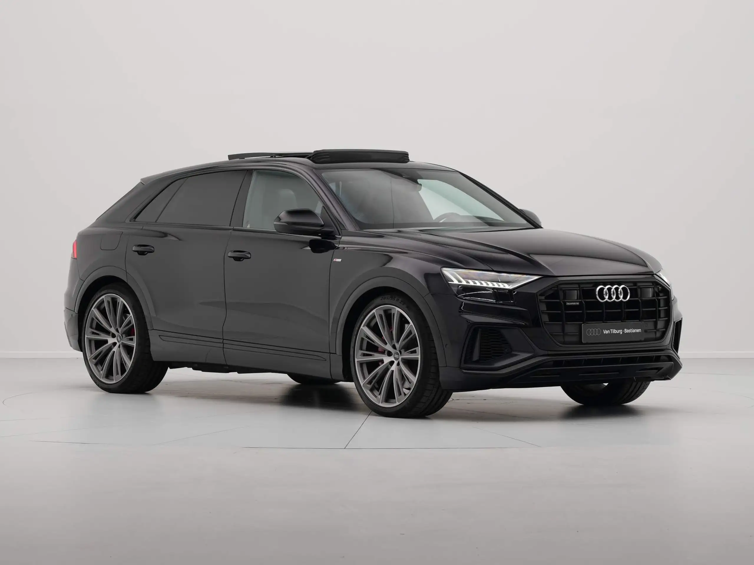 Audi - Q8