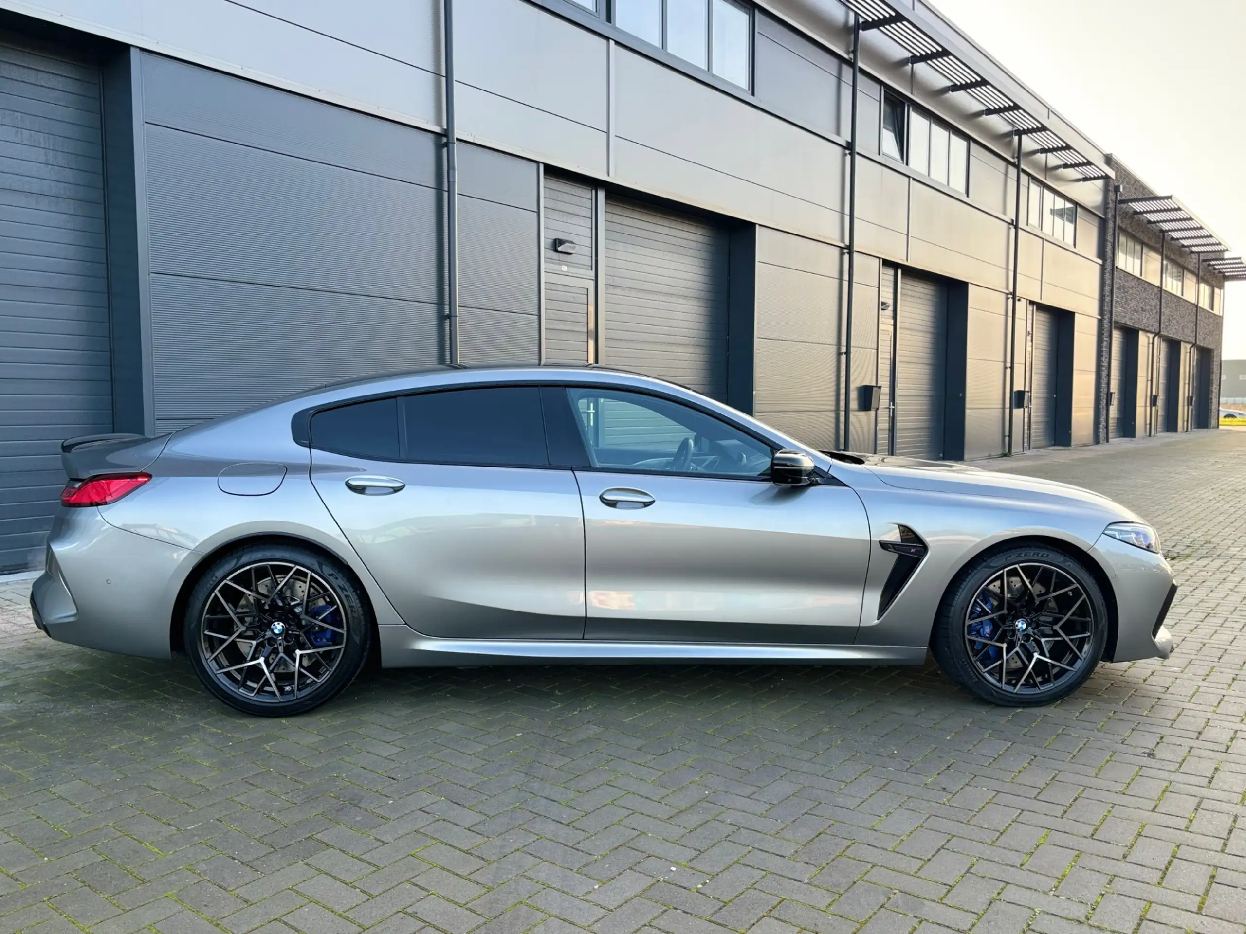 BMW - M8