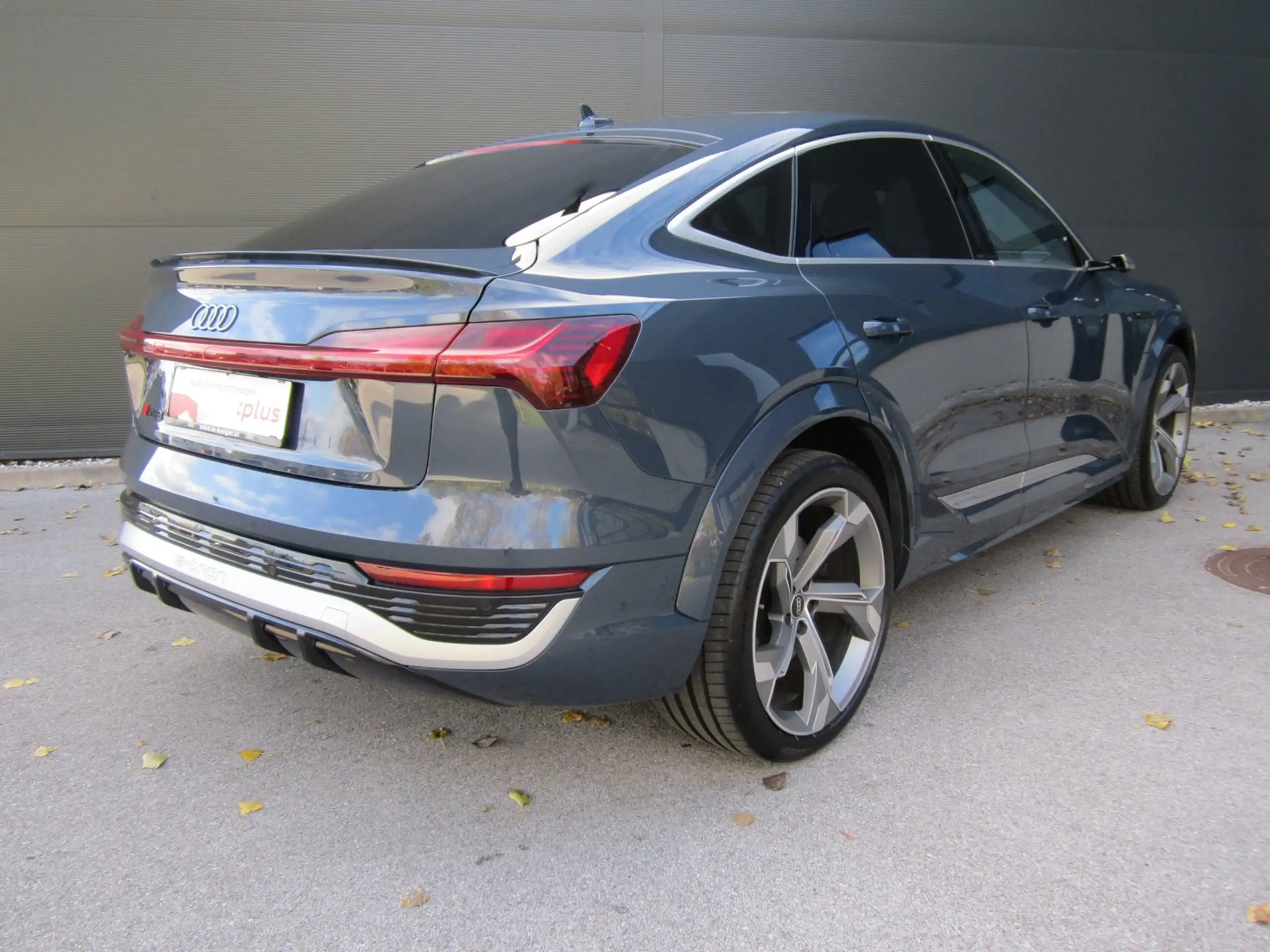 Audi - SQ8