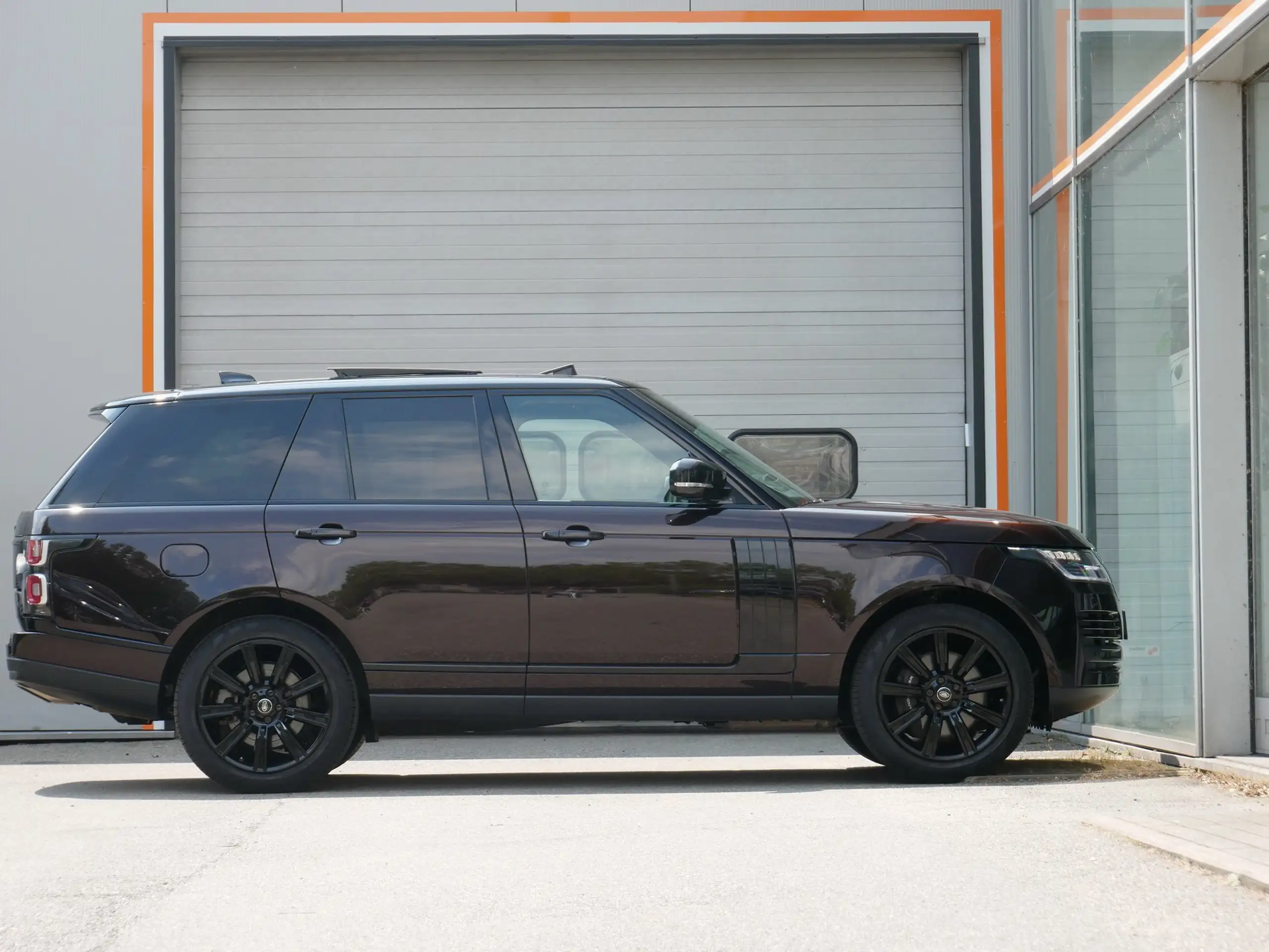 Land Rover - Range Rover