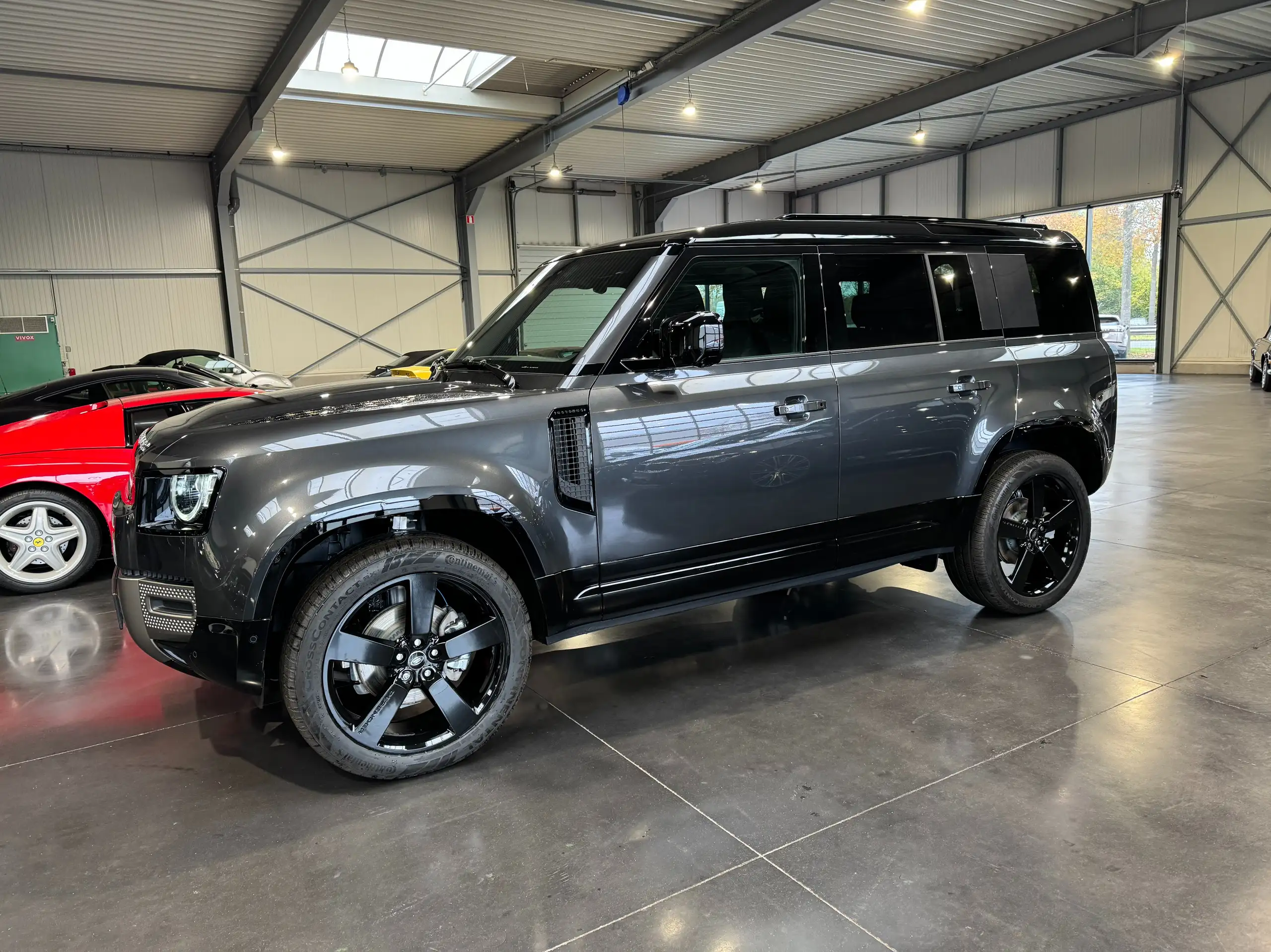 Land Rover - Defender