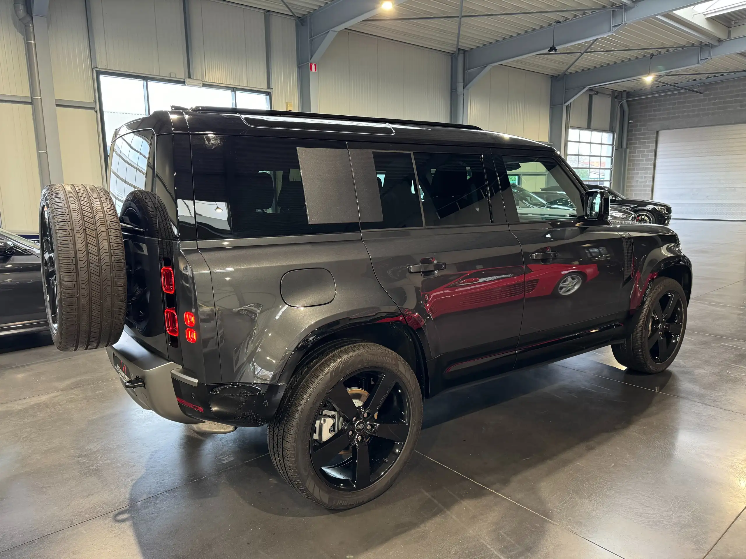 Land Rover - Defender