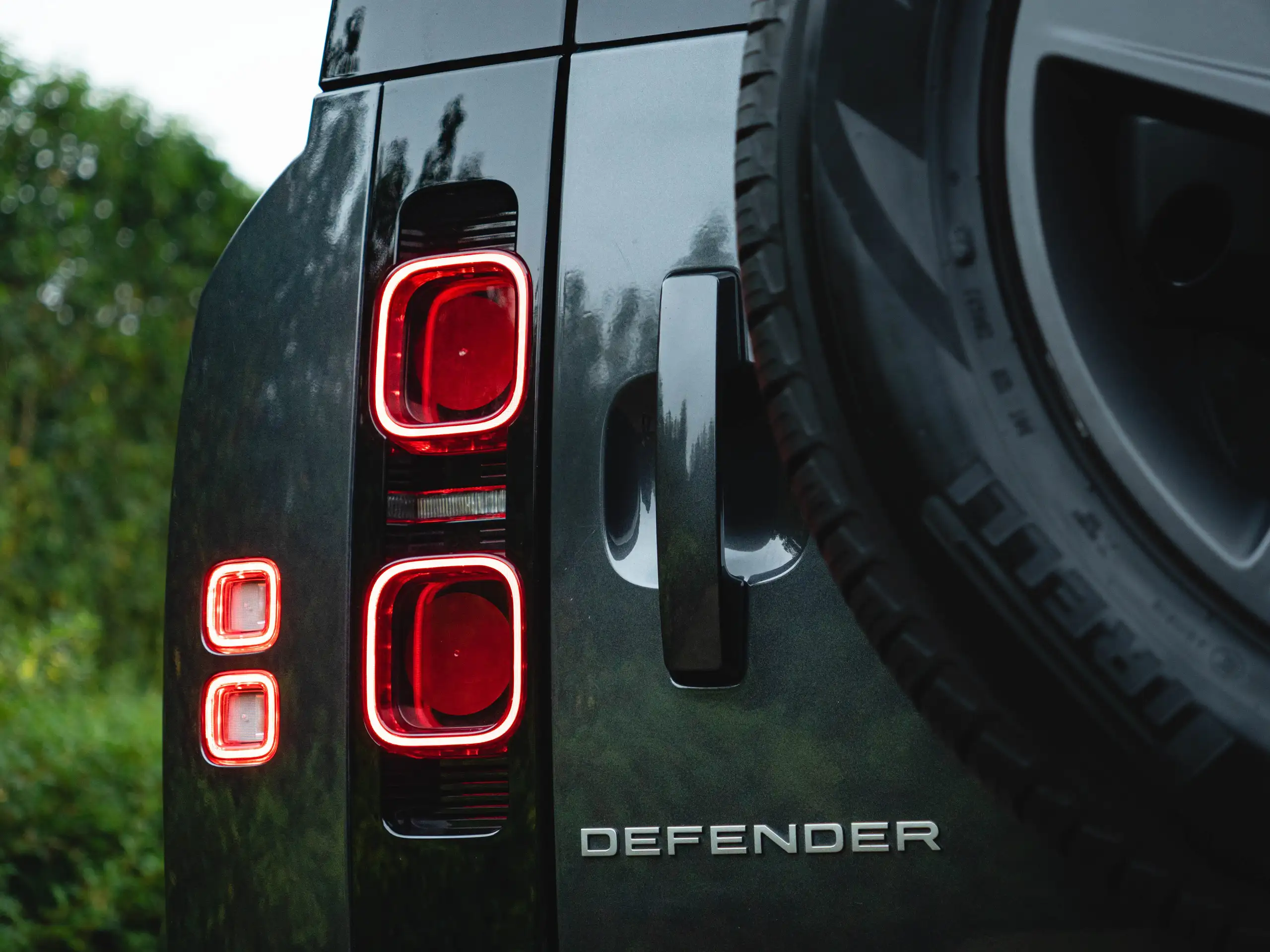 Land Rover - Defender