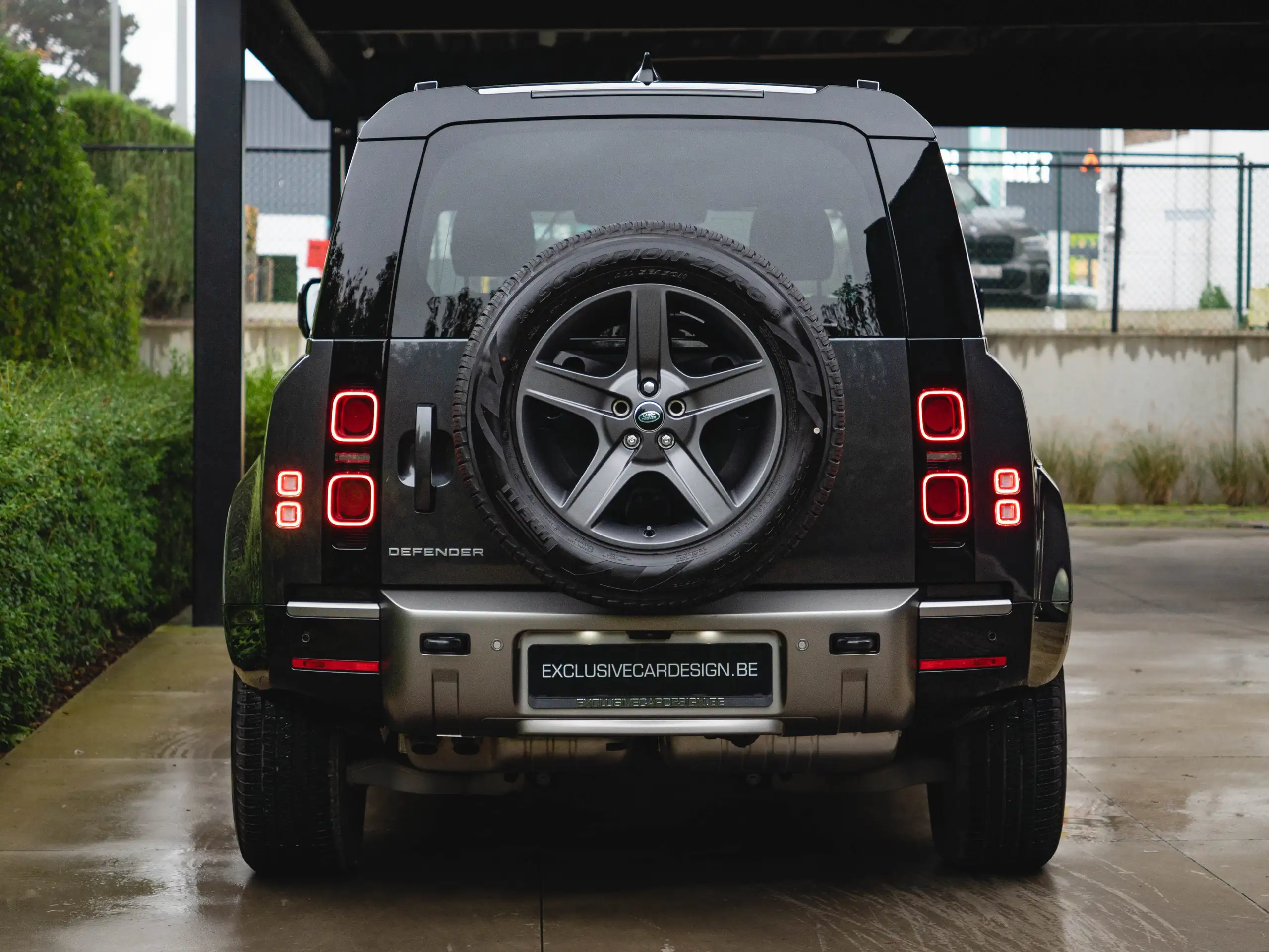 Land Rover - Defender