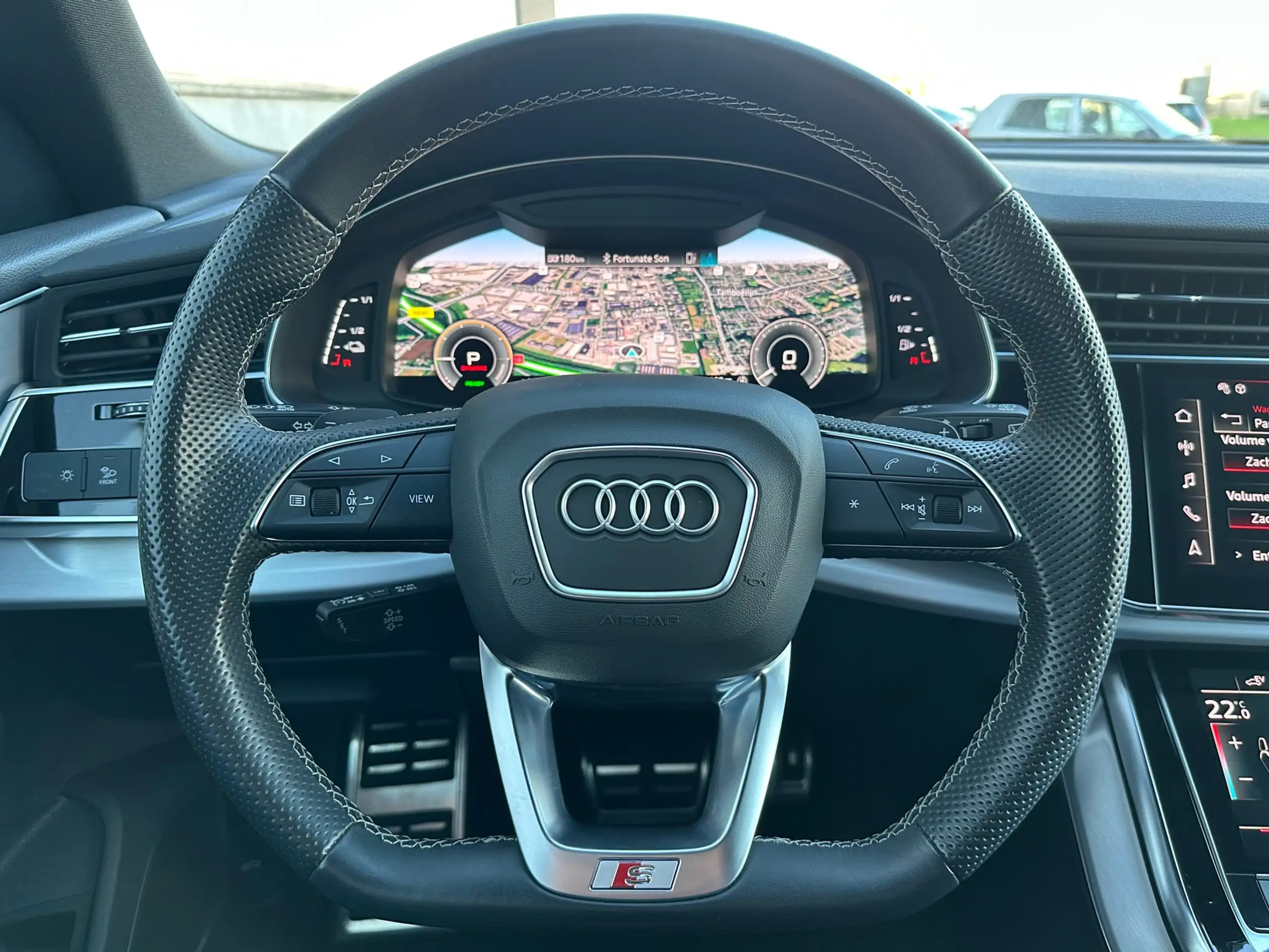 Audi - Q8