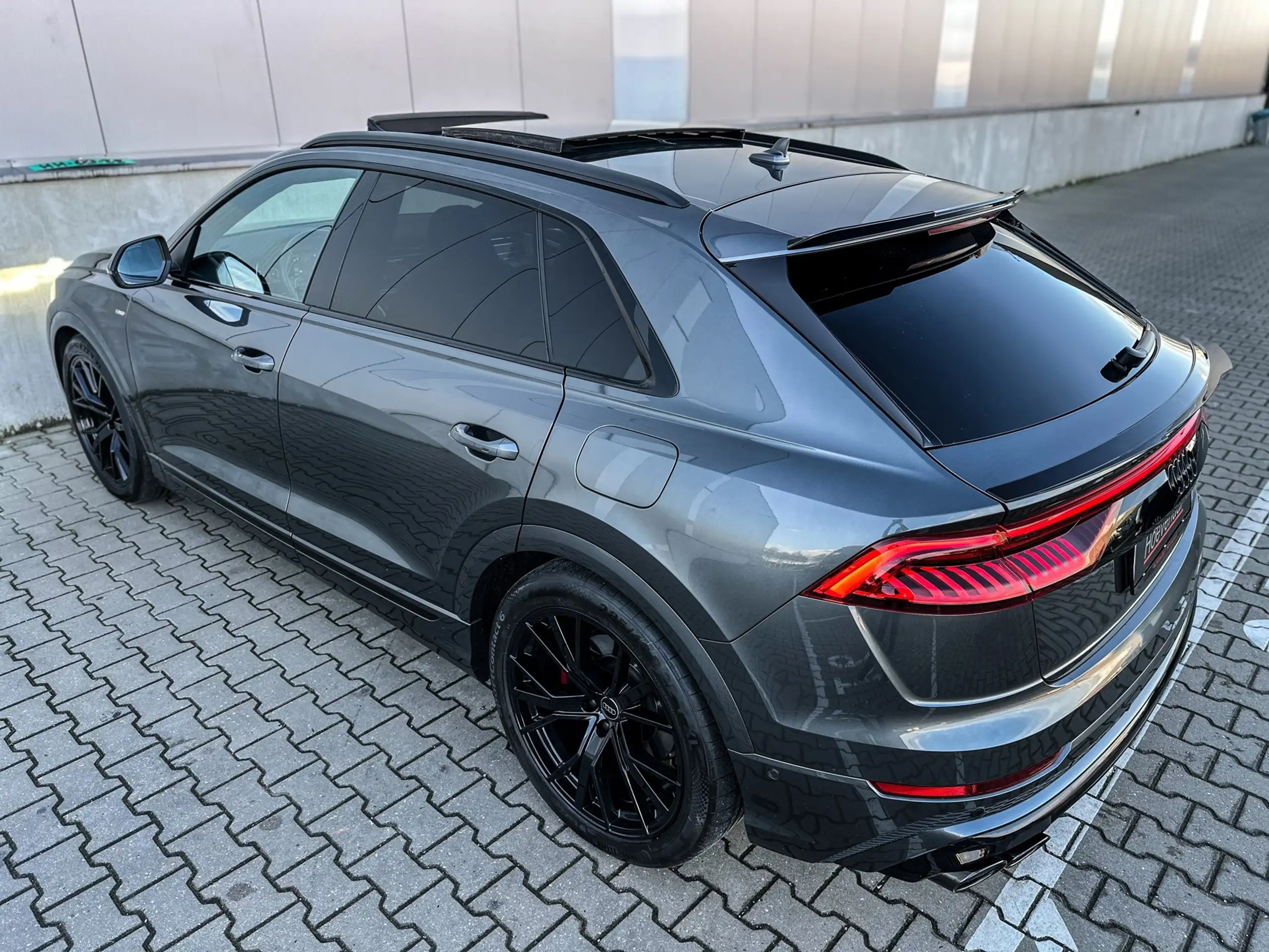 Audi - Q8