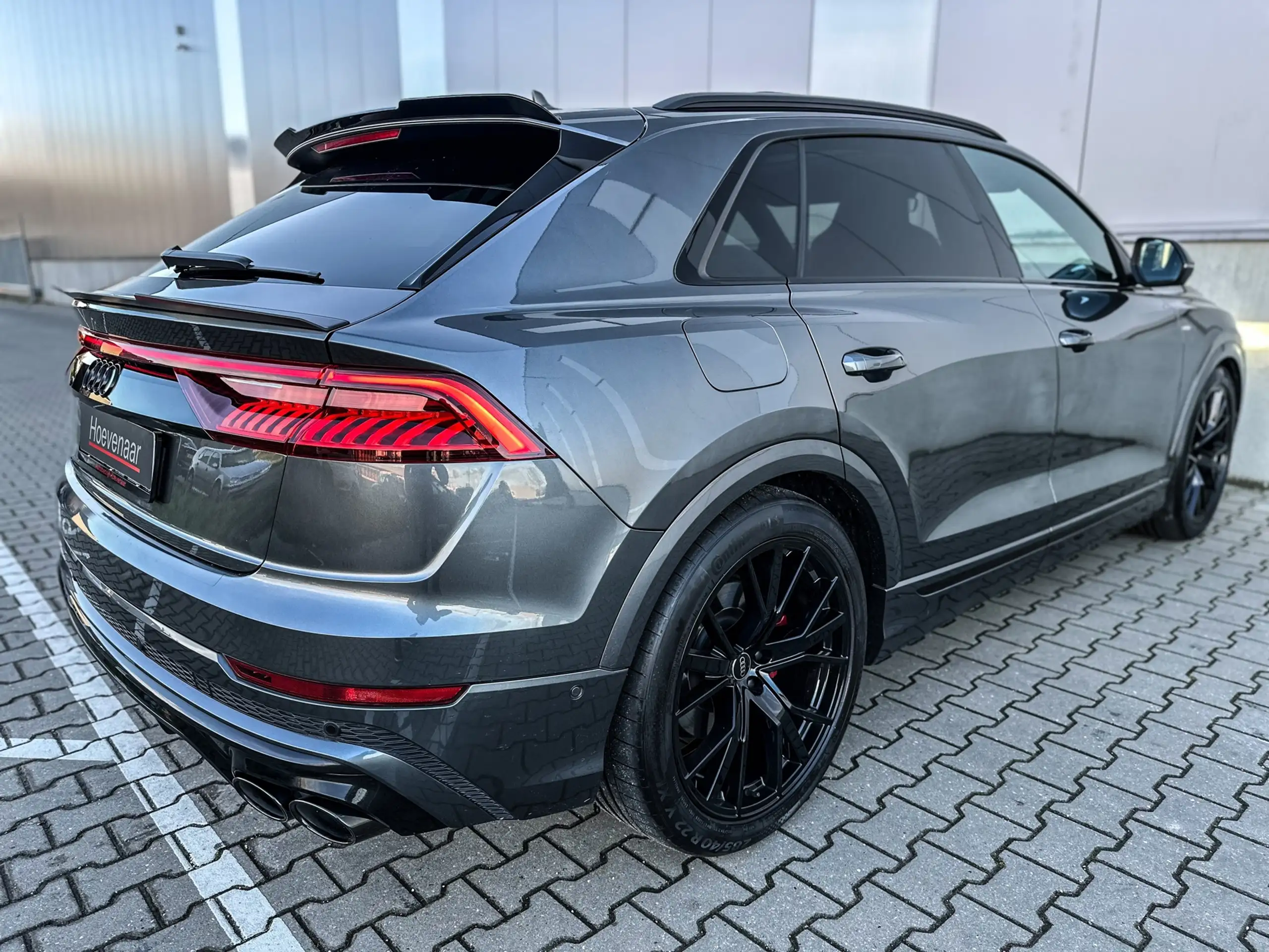 Audi - Q8